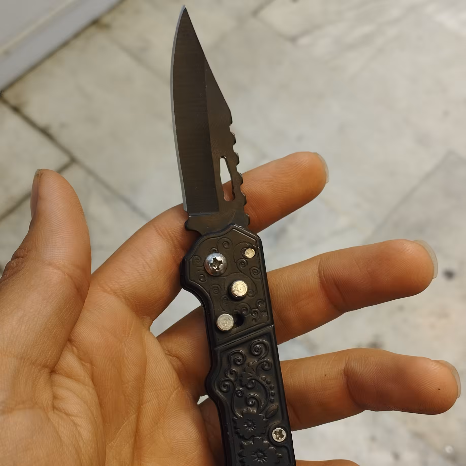 چاقو ضامن دار تمام فلز  رنگ مشکی و نقره ای کد1 