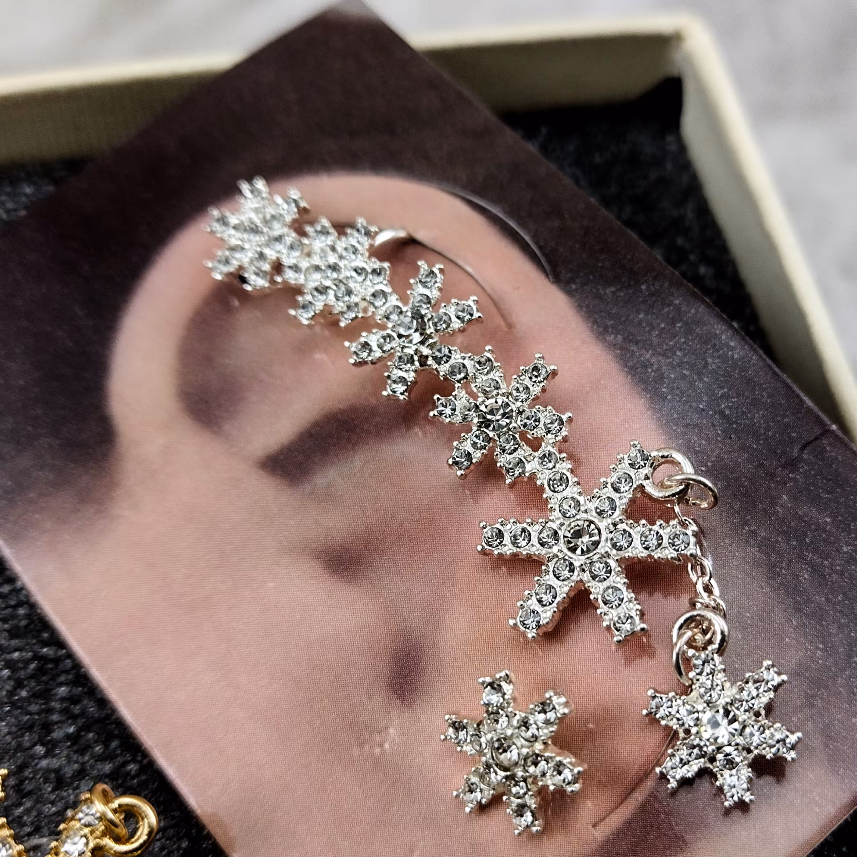 گوشواره بلوتوثی شکوفه