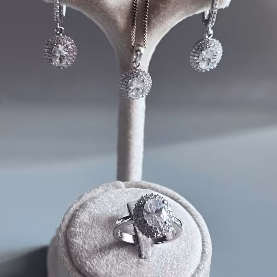 ست نقره جواهرنشان با سنگ بیضی سفید