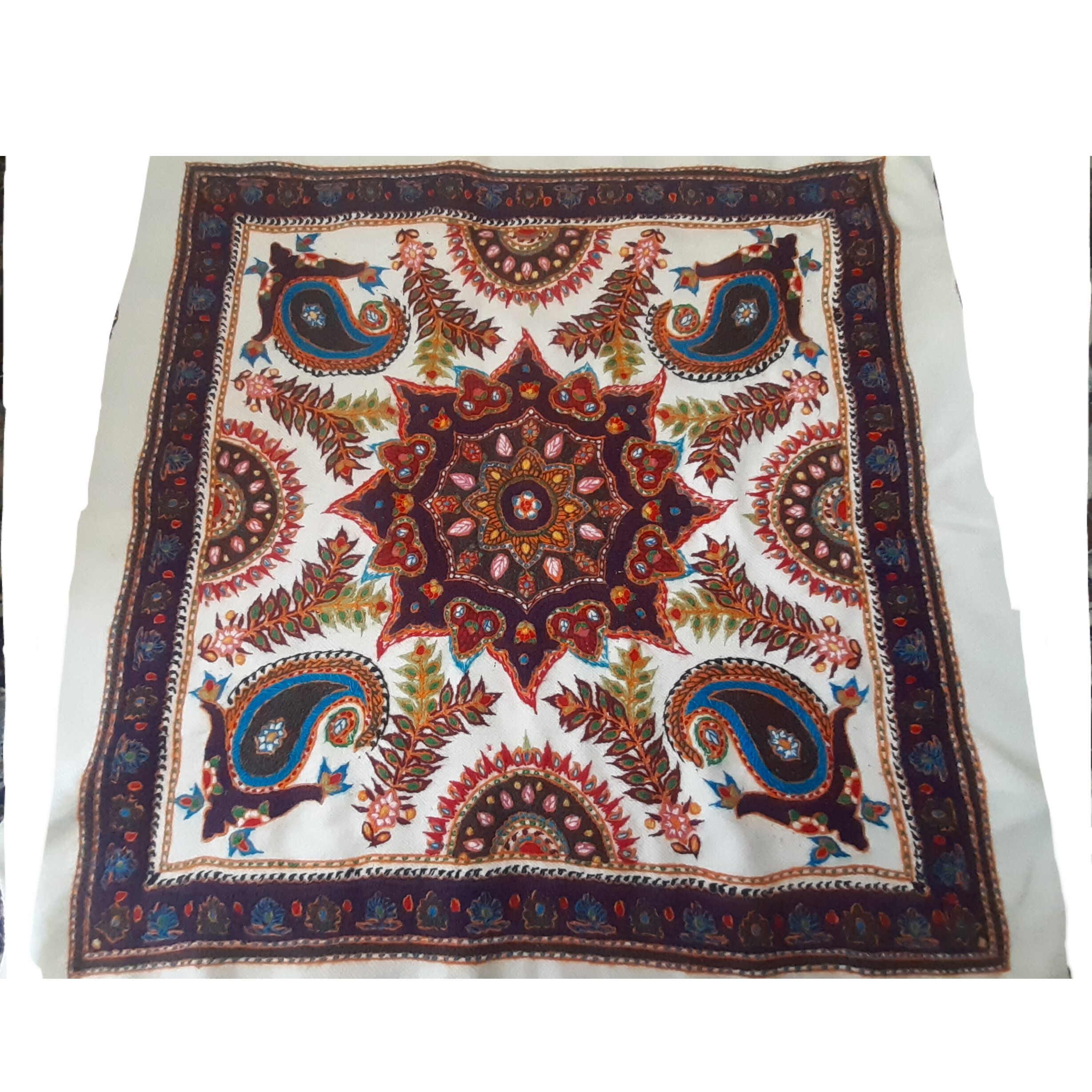 نیم بقچه یا رومیزی متوسط پته