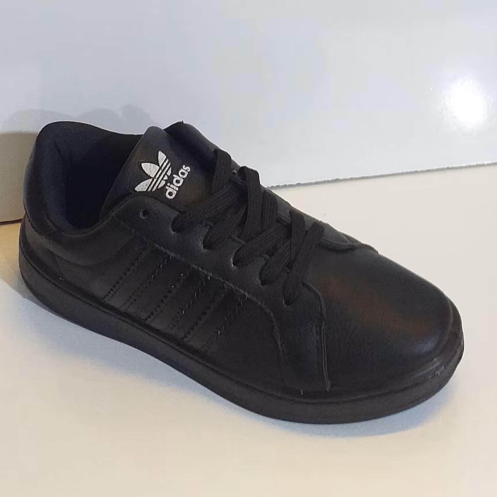 کفش اسپرت ورزشی و پیاده روی مدل آدیداس (adidas)زنانه بندی زیرهpuوتزریق سبک وراحت 