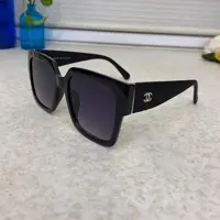 عینک افتابی زنانه مارک چنل کد 03 دارای یووی 400(شیشه مشکی)