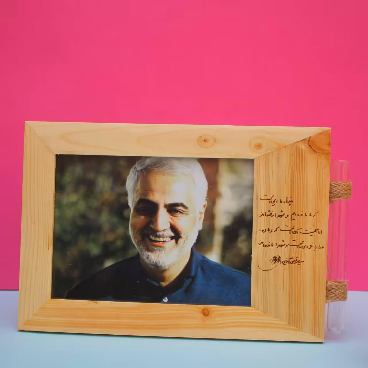 قاب چوبی همراه با گلدان 