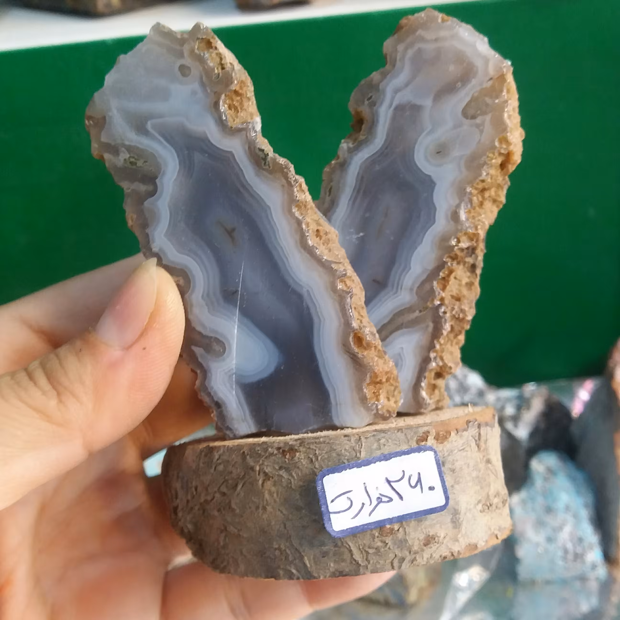 سنگ عقیق اصل سلیمانی سه بعدی کلکسیونی مناسب دکور و ویترین منزل یا مغازه معدنی و اصل با خواص بسیار  زیا د