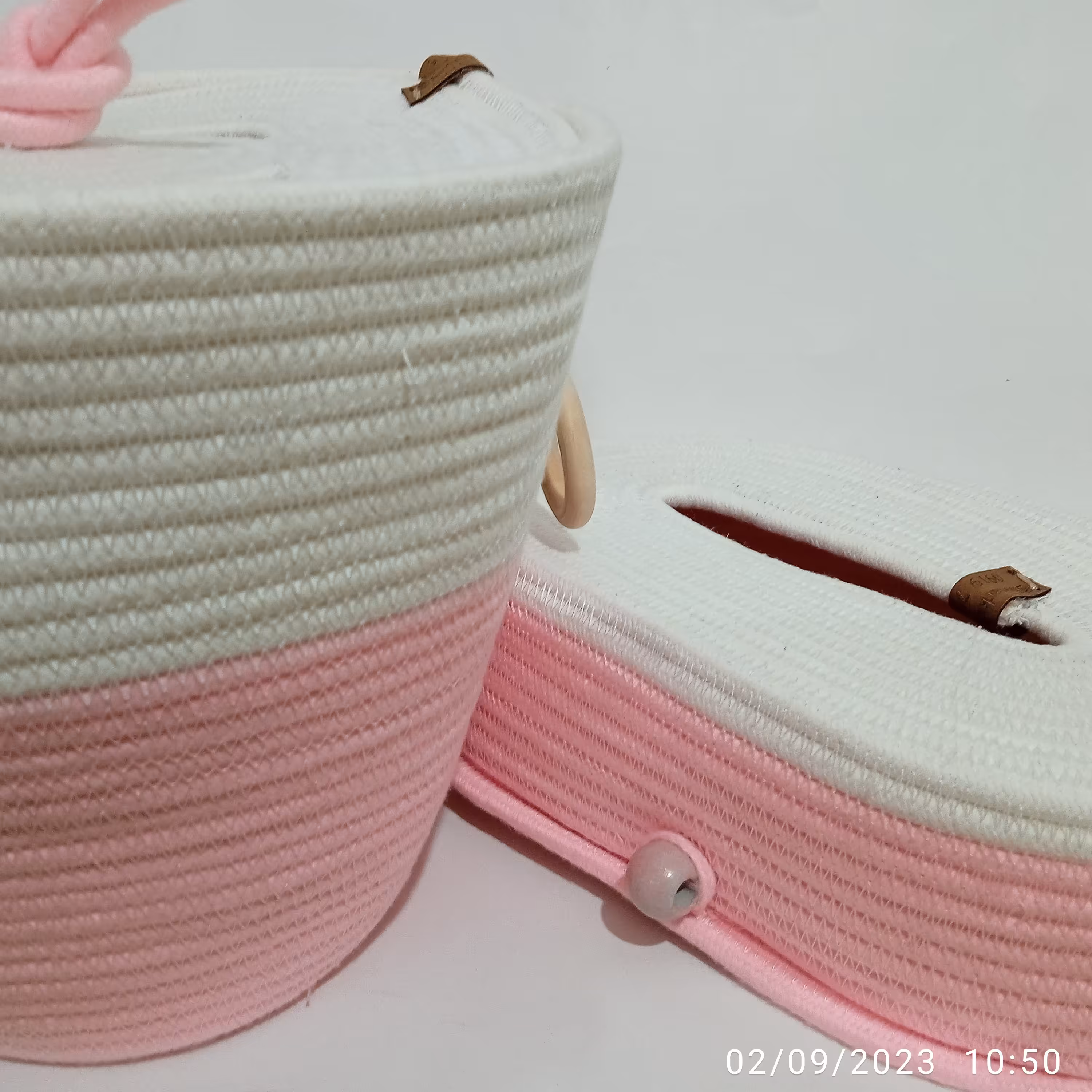 کاور دستمال کاغذی وسطل اشغال.وزن سطل 650گرم وبلندی سطل 22ودهانه 25.وزن کاور دستمال400گرم وبلندی 8وپهنا 26در16