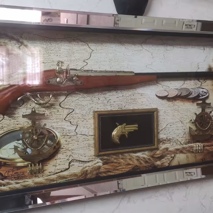 تابلو تپانچه اصل (چوب و فلز)