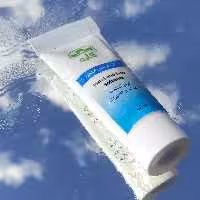 کرم  آبرسان و مرطوب کننده  گیاهی پوست خشک حاوی گیاهان آبرسان خیار آلوئه ورا 