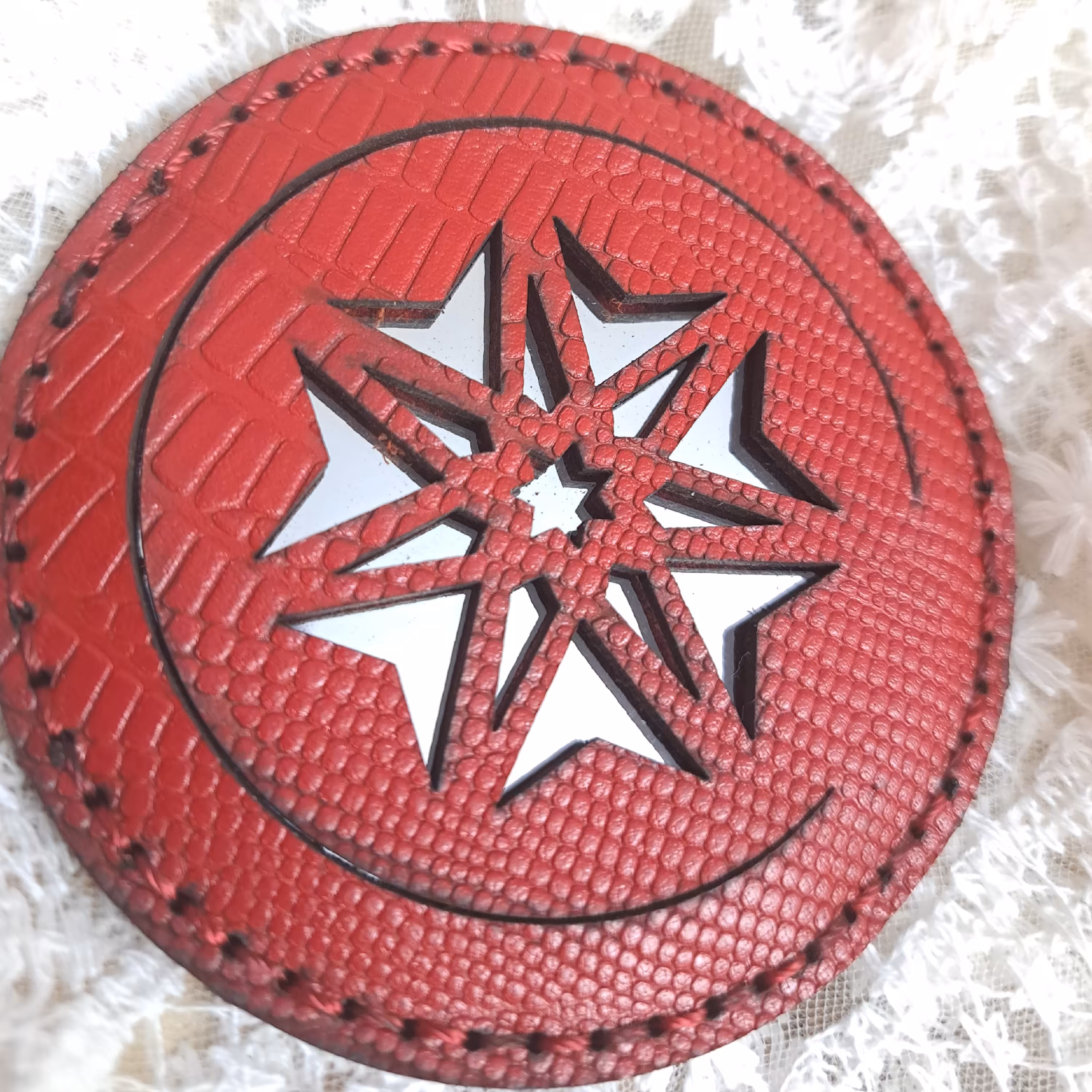 اینه جیبی طرح اسلیمی چرم طبیعی دستدوخت 