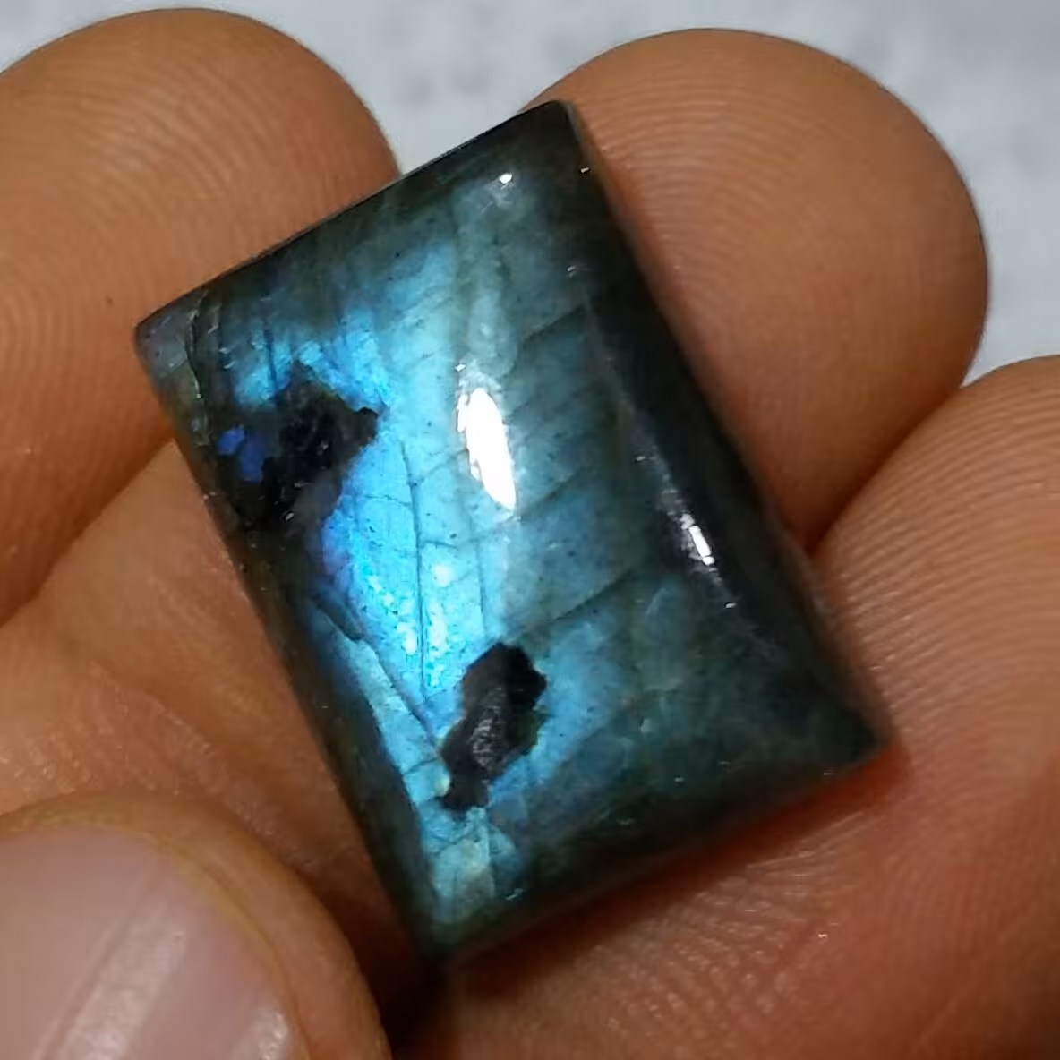 نگین لابرادوریت وارداتی از کشور لابرادور کانادا با تلالوئی بسیار بی نظیر و کمیاب کد 11161