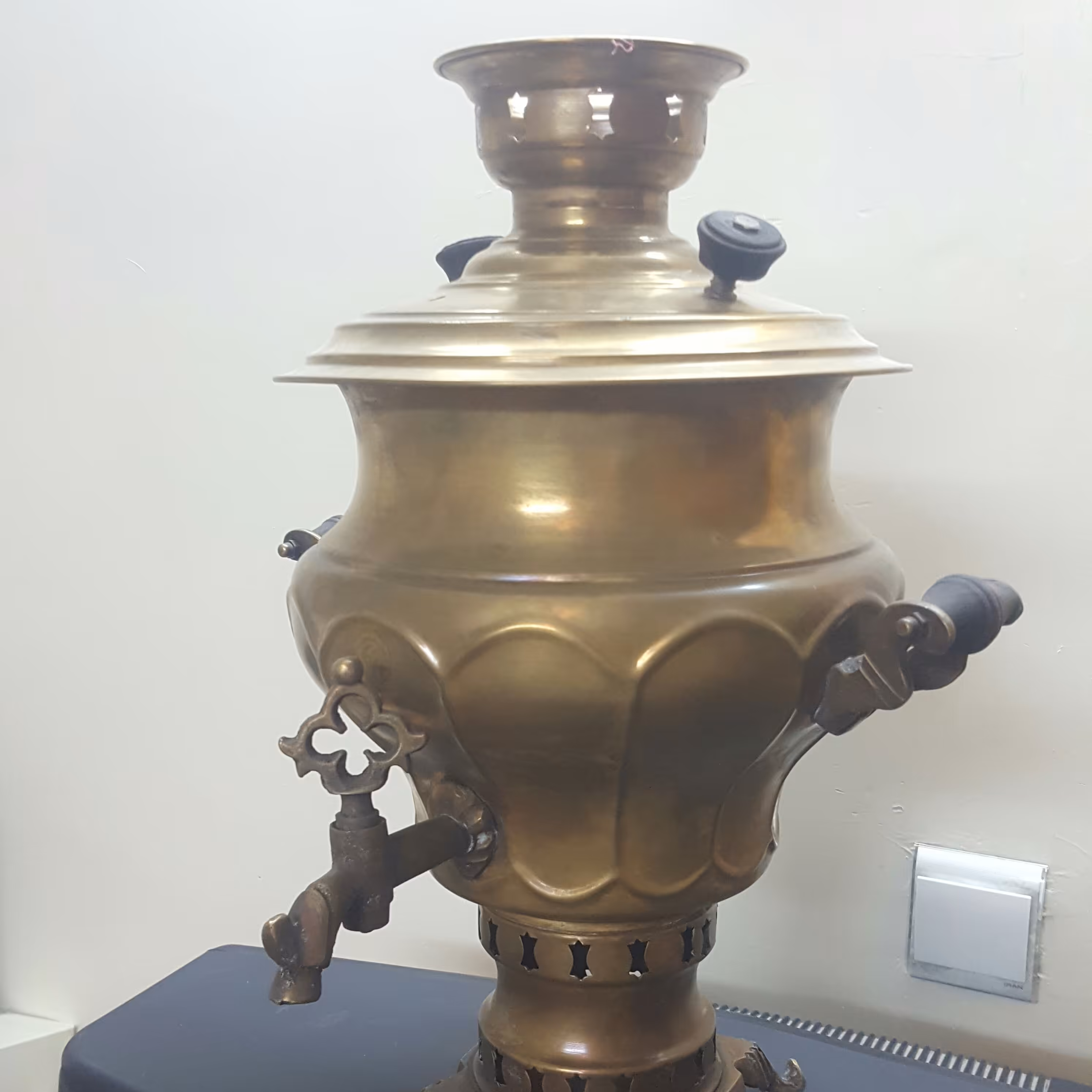 سماور به رنگ آنتیک با وزن 5 کلیو، سایز متوسط