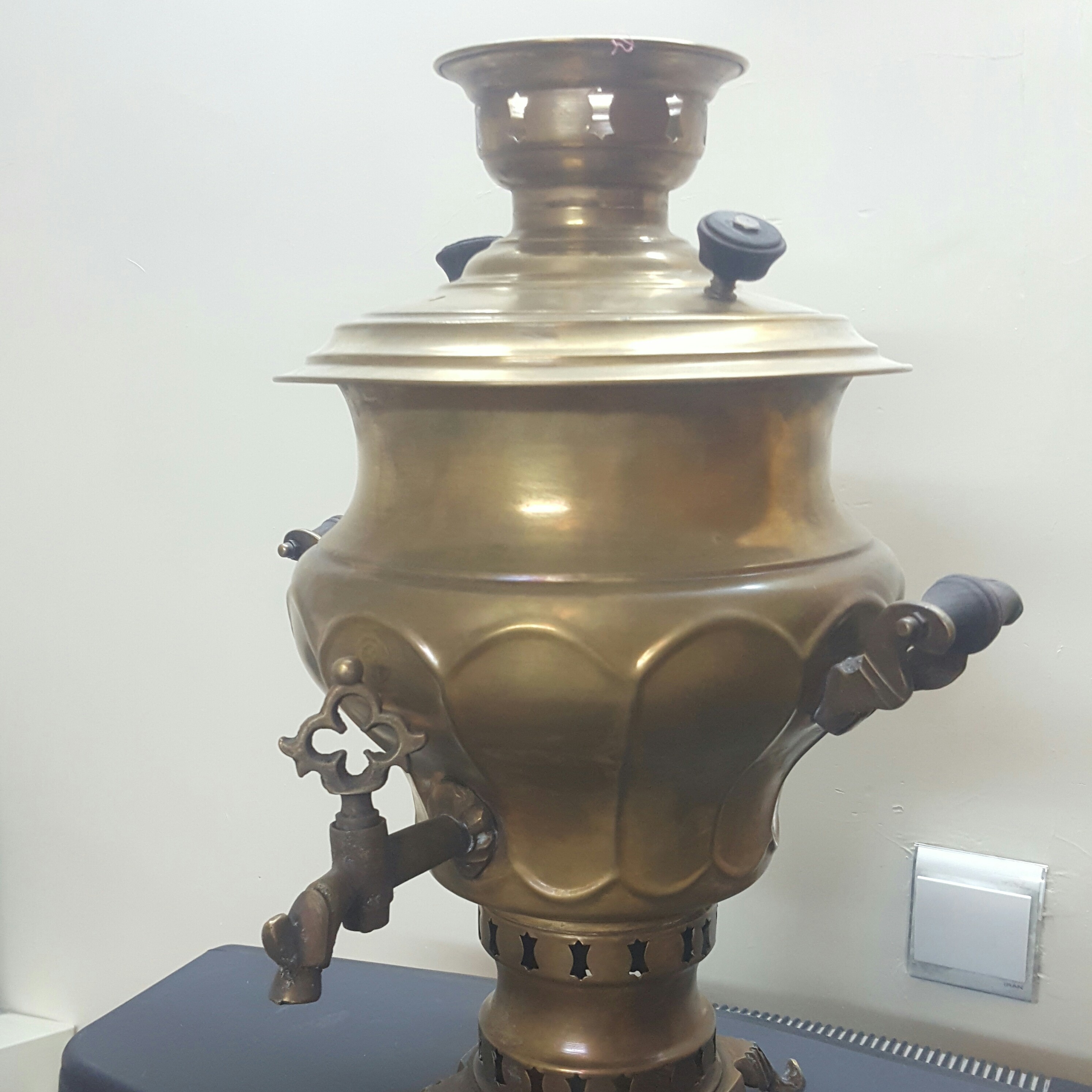 سماور به رنگ آنتیک با وزن 5 کلیو، سایز متوسط