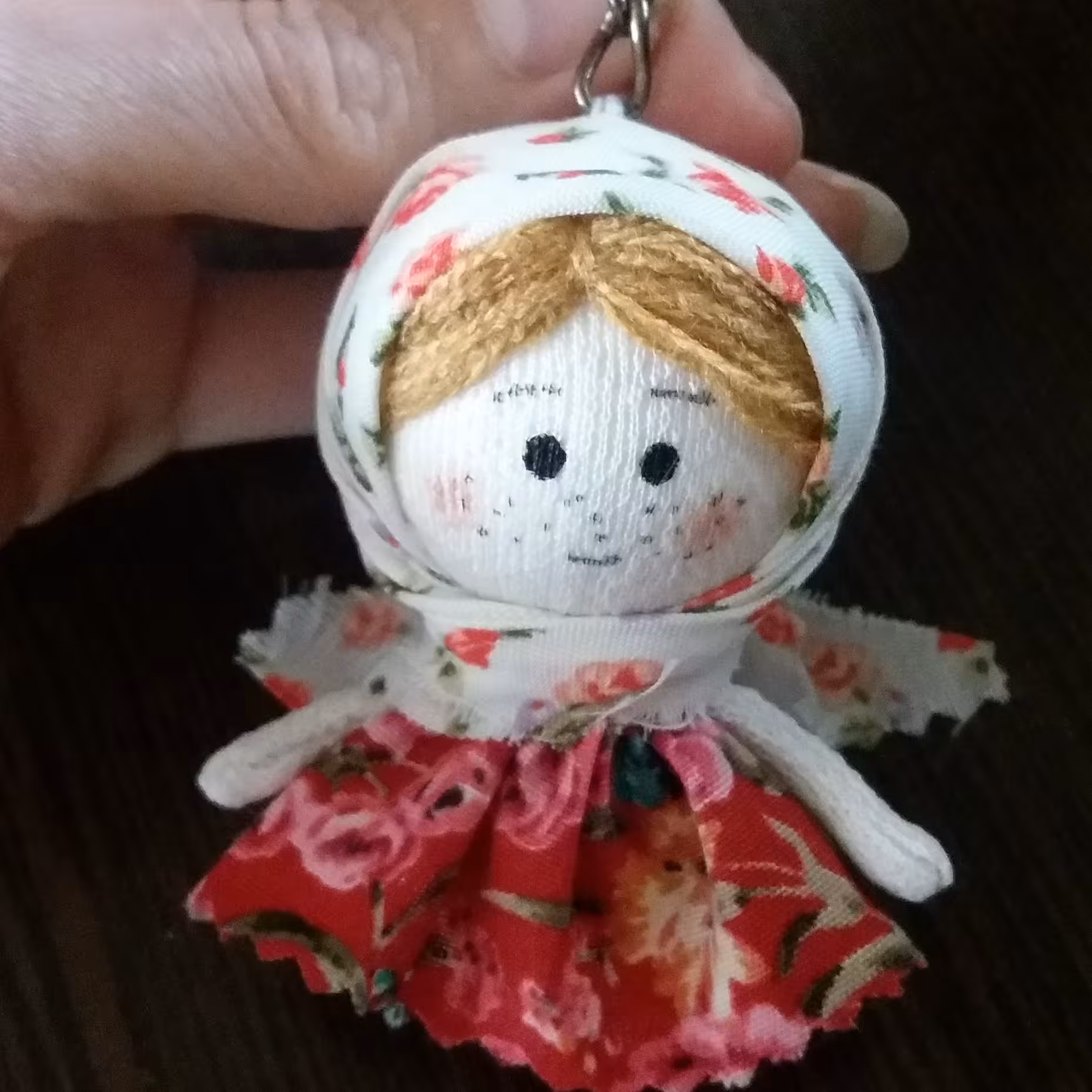 عروسک روسی دست‌ساز در طرحهای جاکلیدی و آویز کیف در رنگها و سایز های کوچک و بزرگ