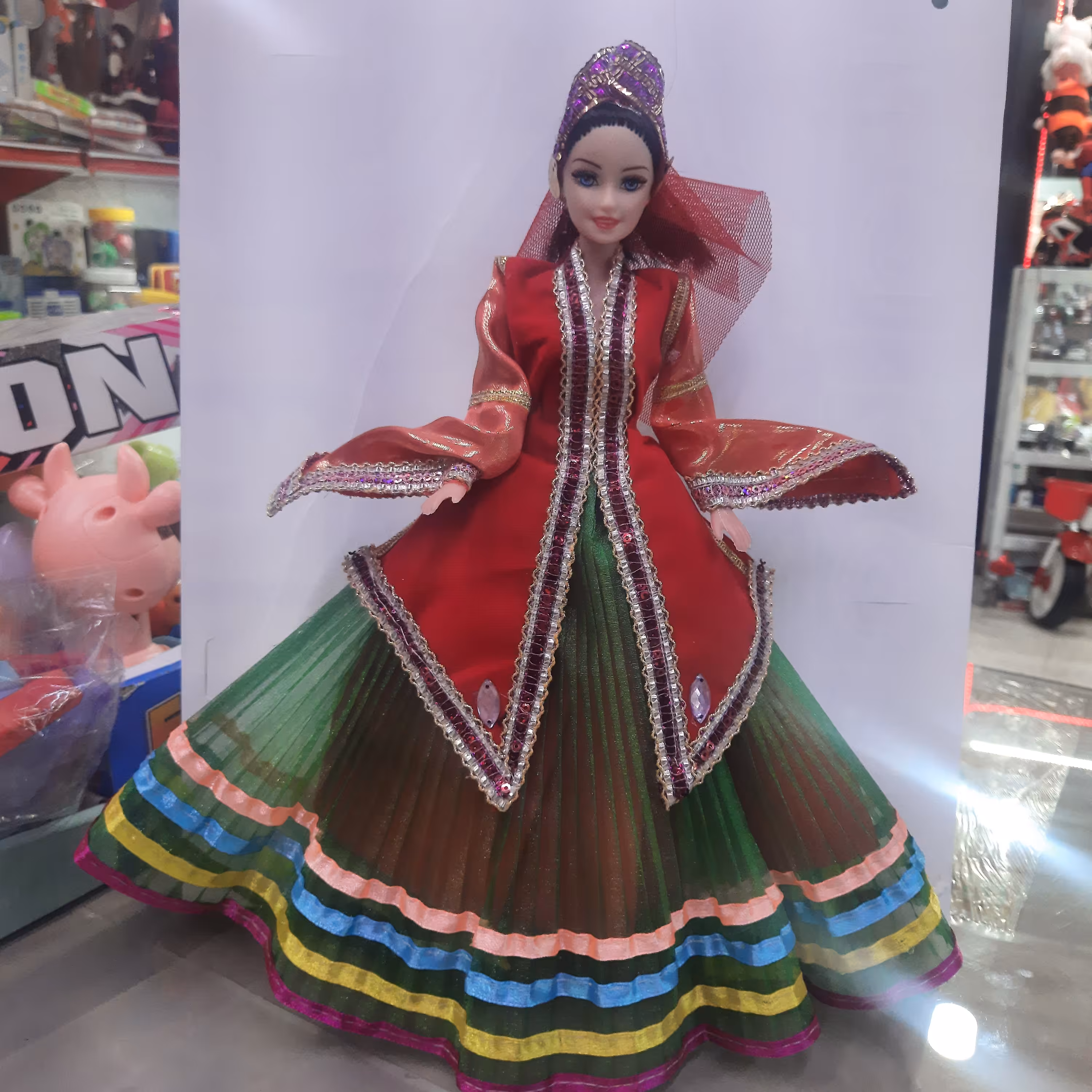 عروسک با لباس محلی  