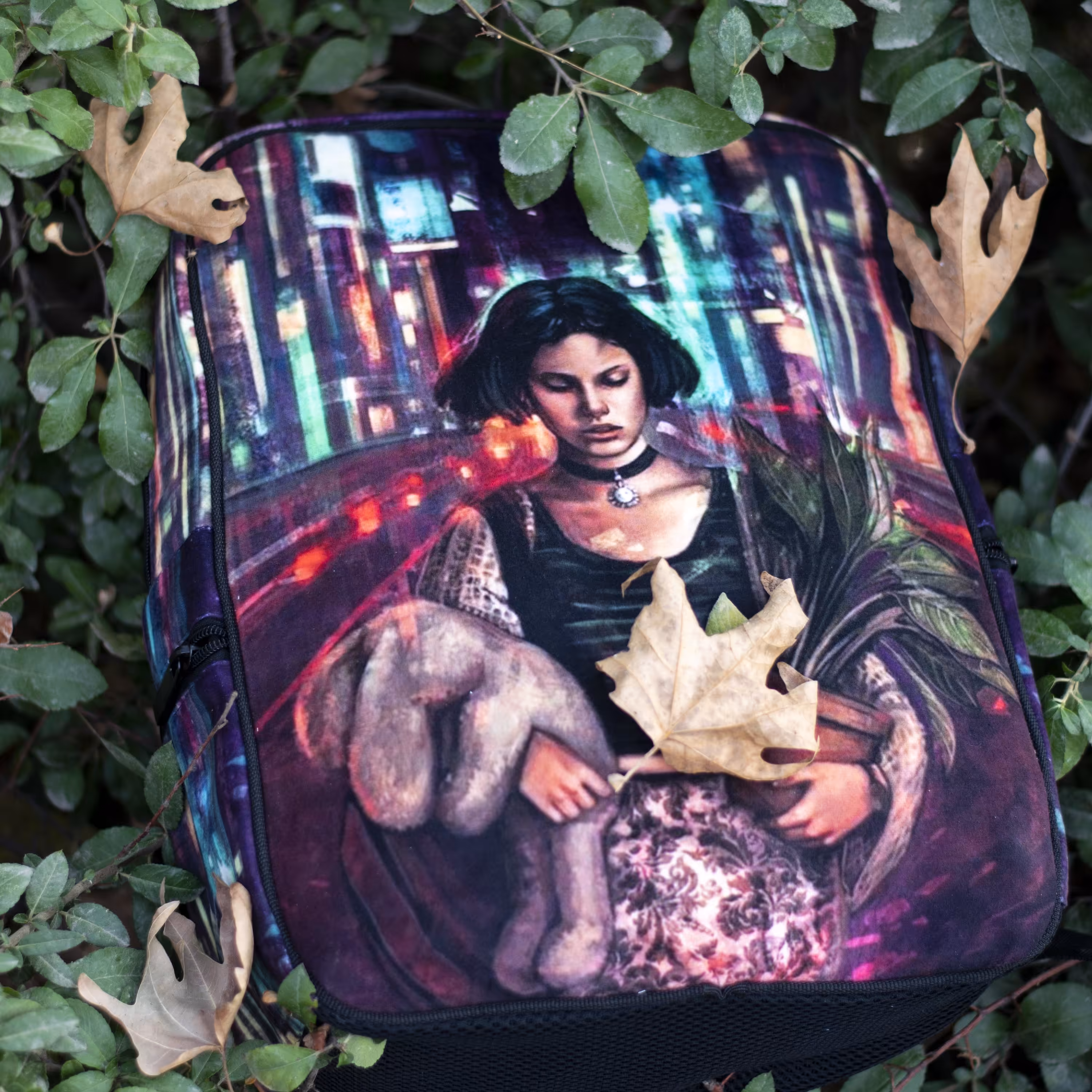 کوله پشتی لئون طرح ماتیلدا جنس  مخمل کوبیده BK0002