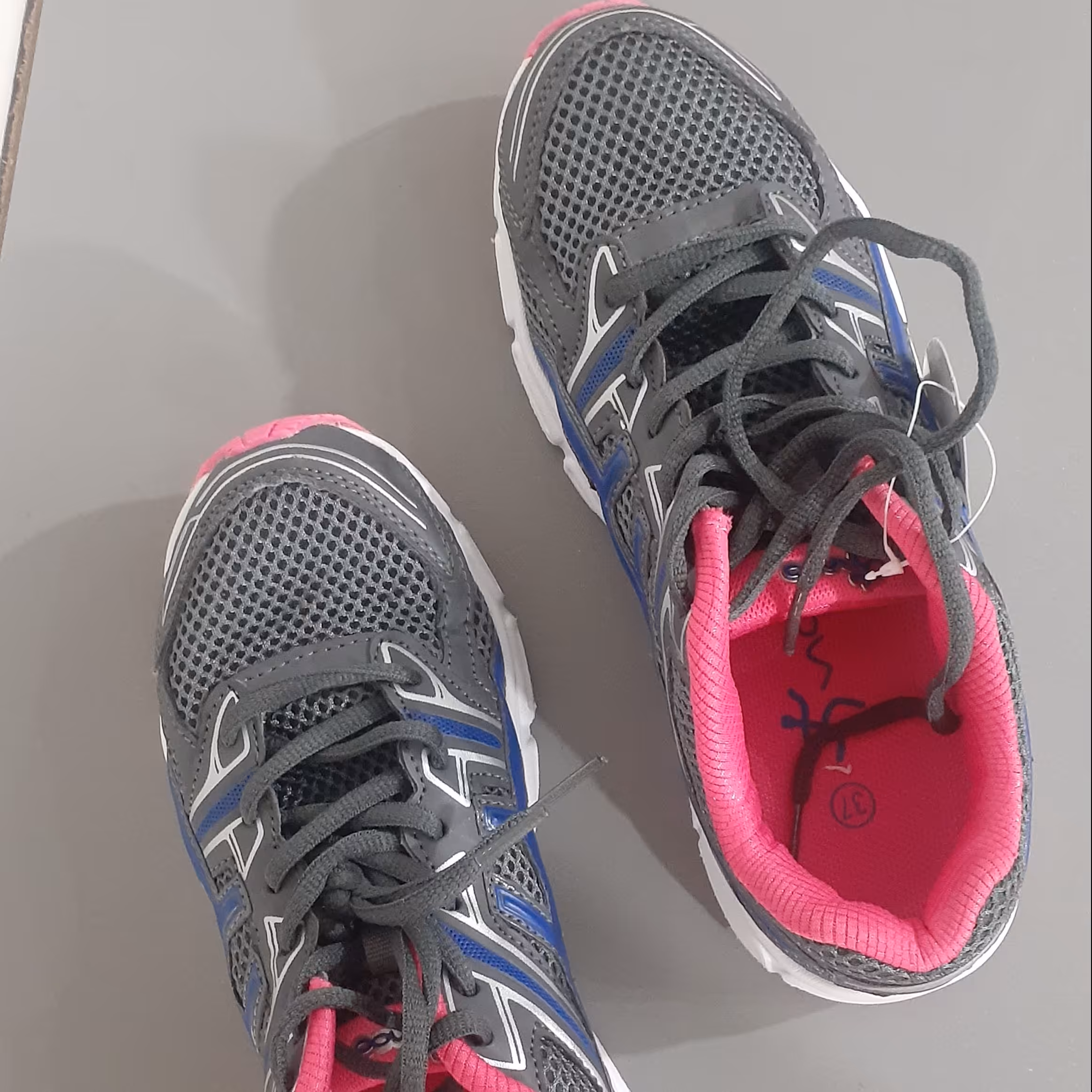 کفش اسپرت اسکیچرز