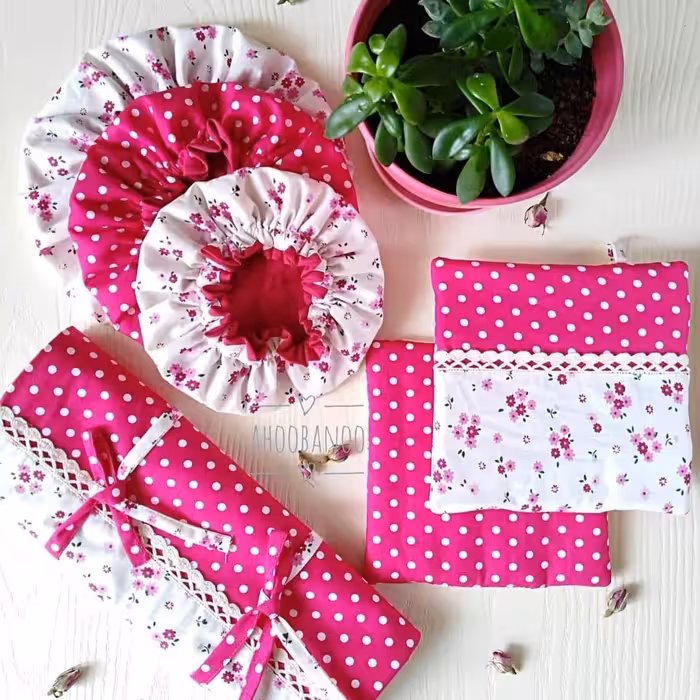 سرویس 9 تیکه آشپزخونه خالدار سرخ آبی با ترکیب گلدار