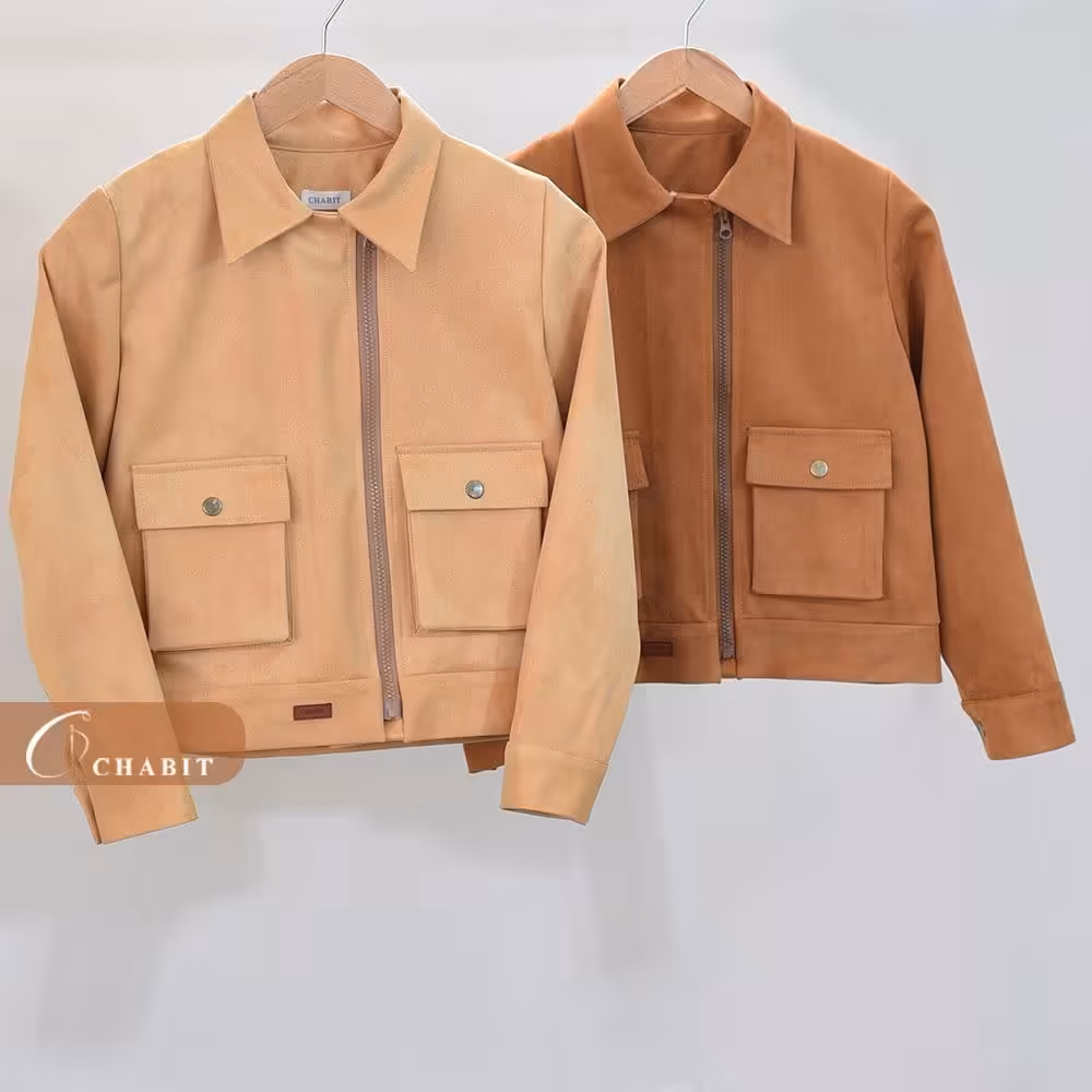 کاپشن  سوئیت پشت چرم داخل کاپشن خز دوزی شده و شلوار  جین 