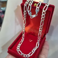زنجیر فیگارو نقره 6  و نیم میل با عیار 925 و آبکاری طلاسفیدساخت ایتالیا(روی زنجیر کلمه ایتالیا حک شده)طول60 سانتیمتر