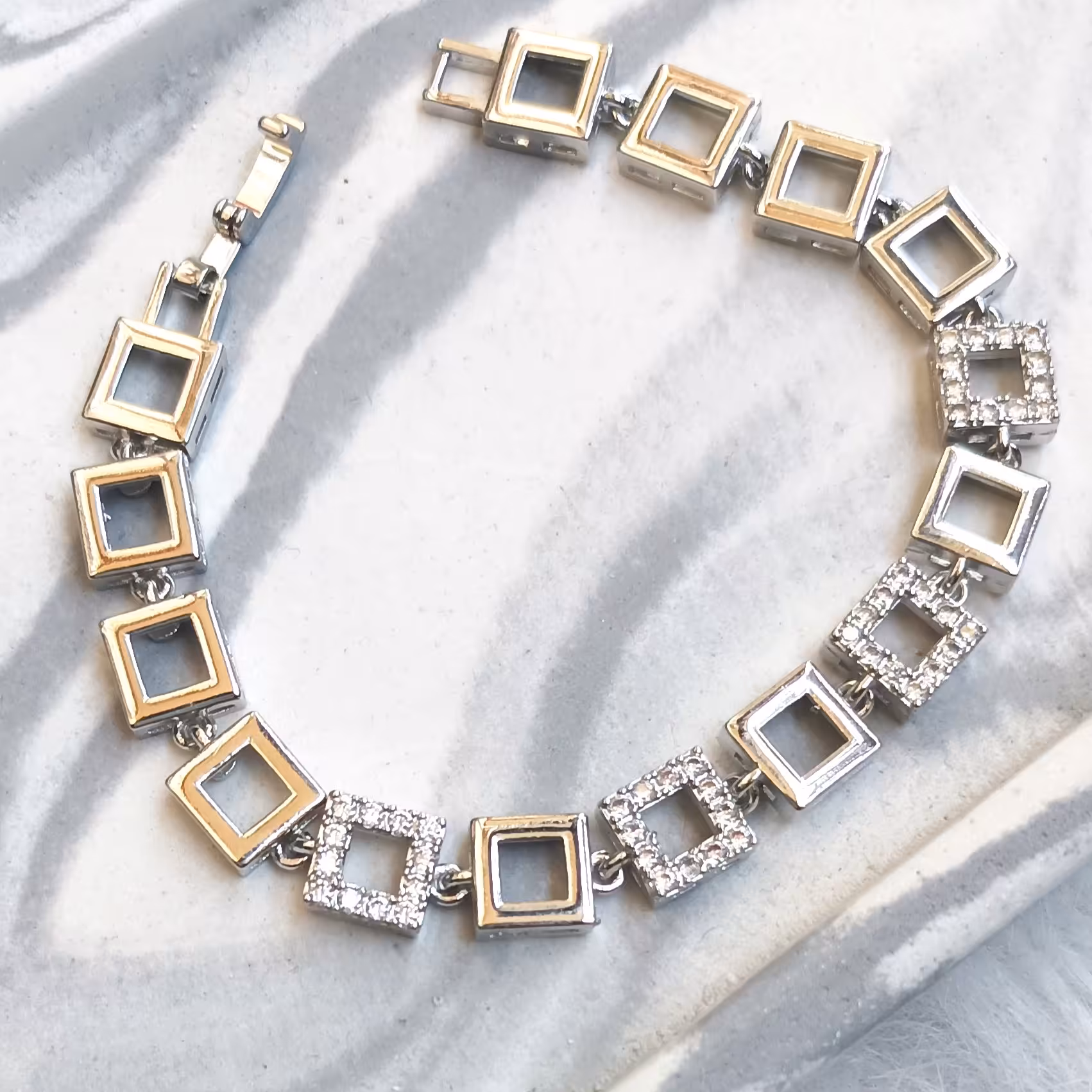 دستبند مربعی با قفل رولکسی