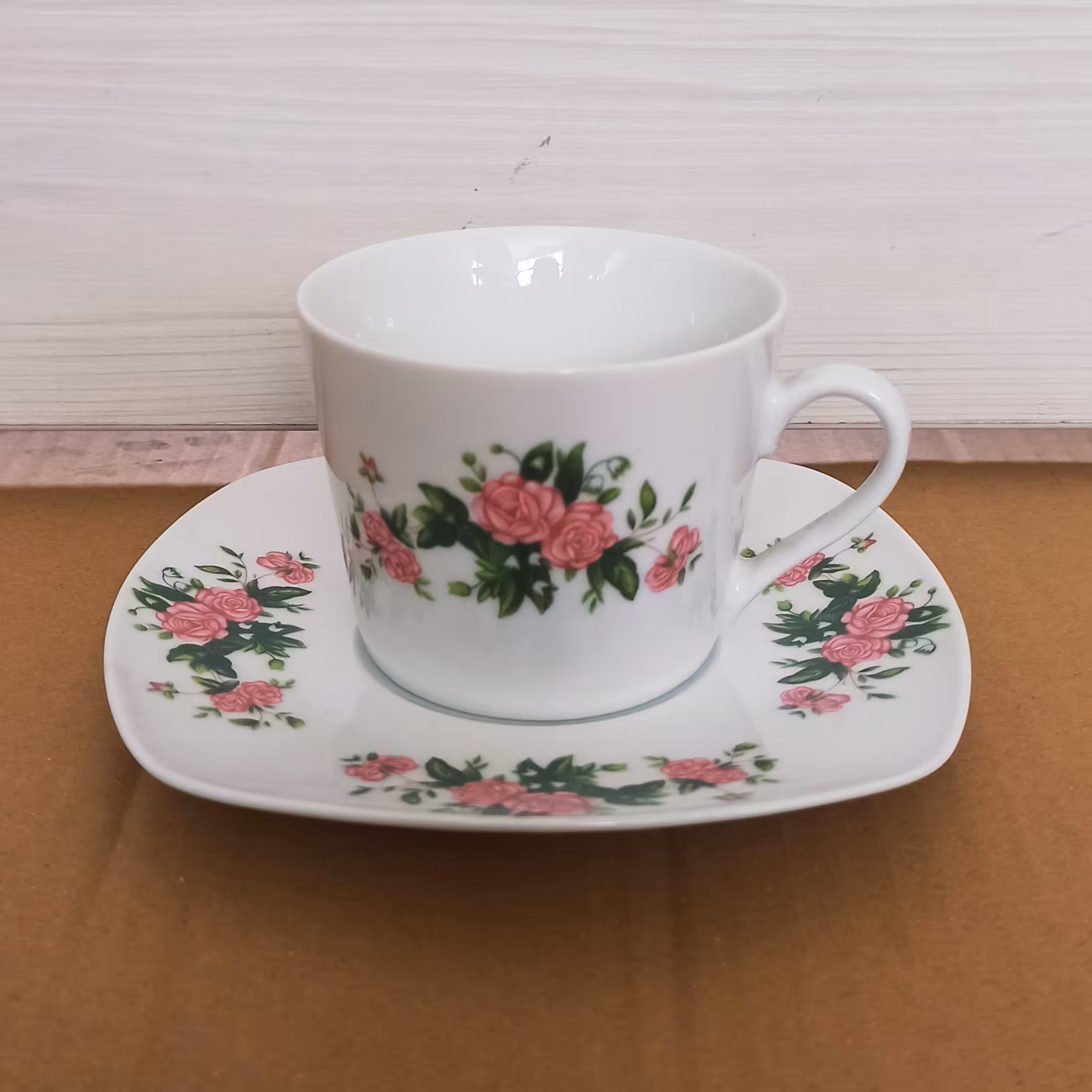 ست فنجان و نعلبکی مربع چینی گل سرخ در بسته 6+6 عددی کادویی