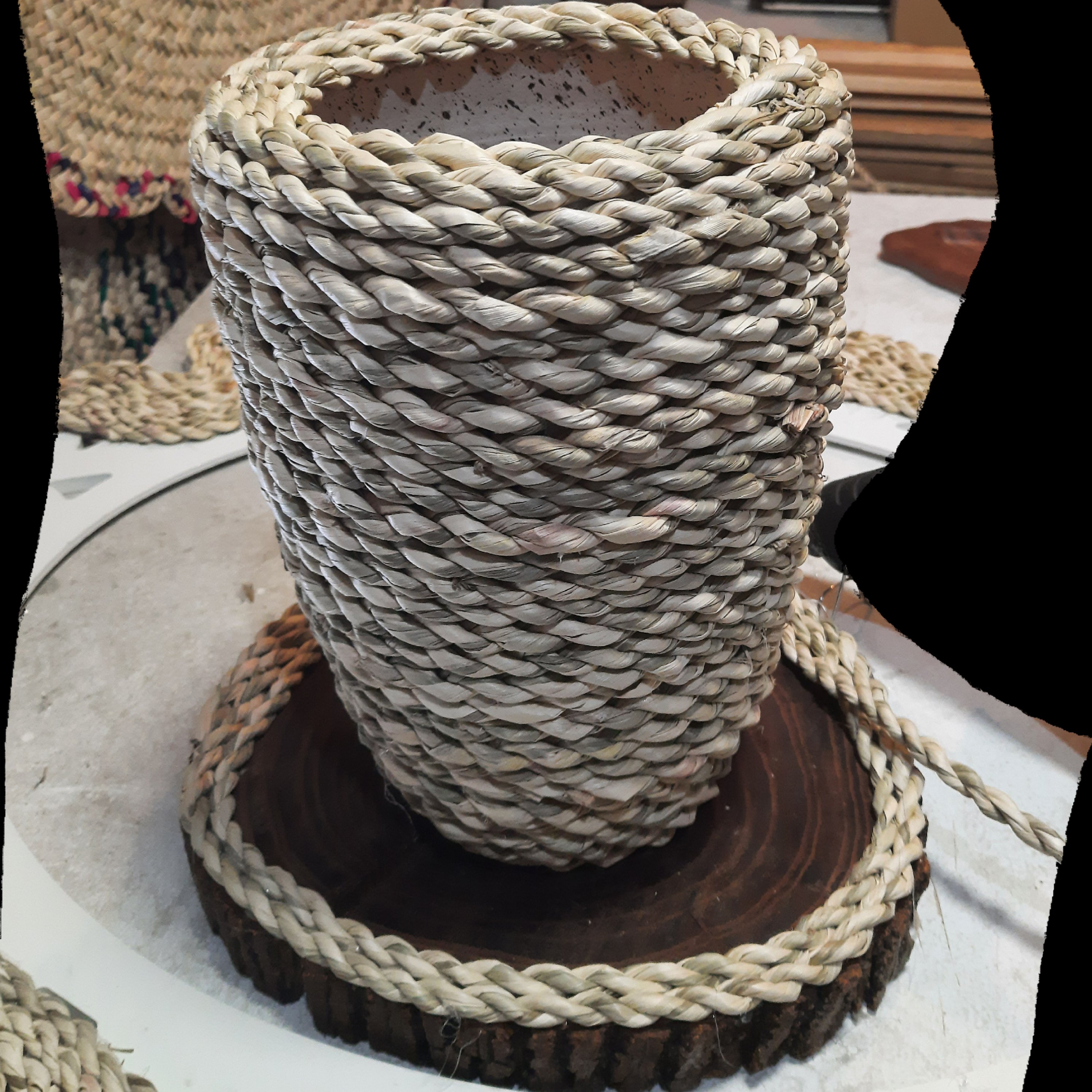 گلدان حصیری
