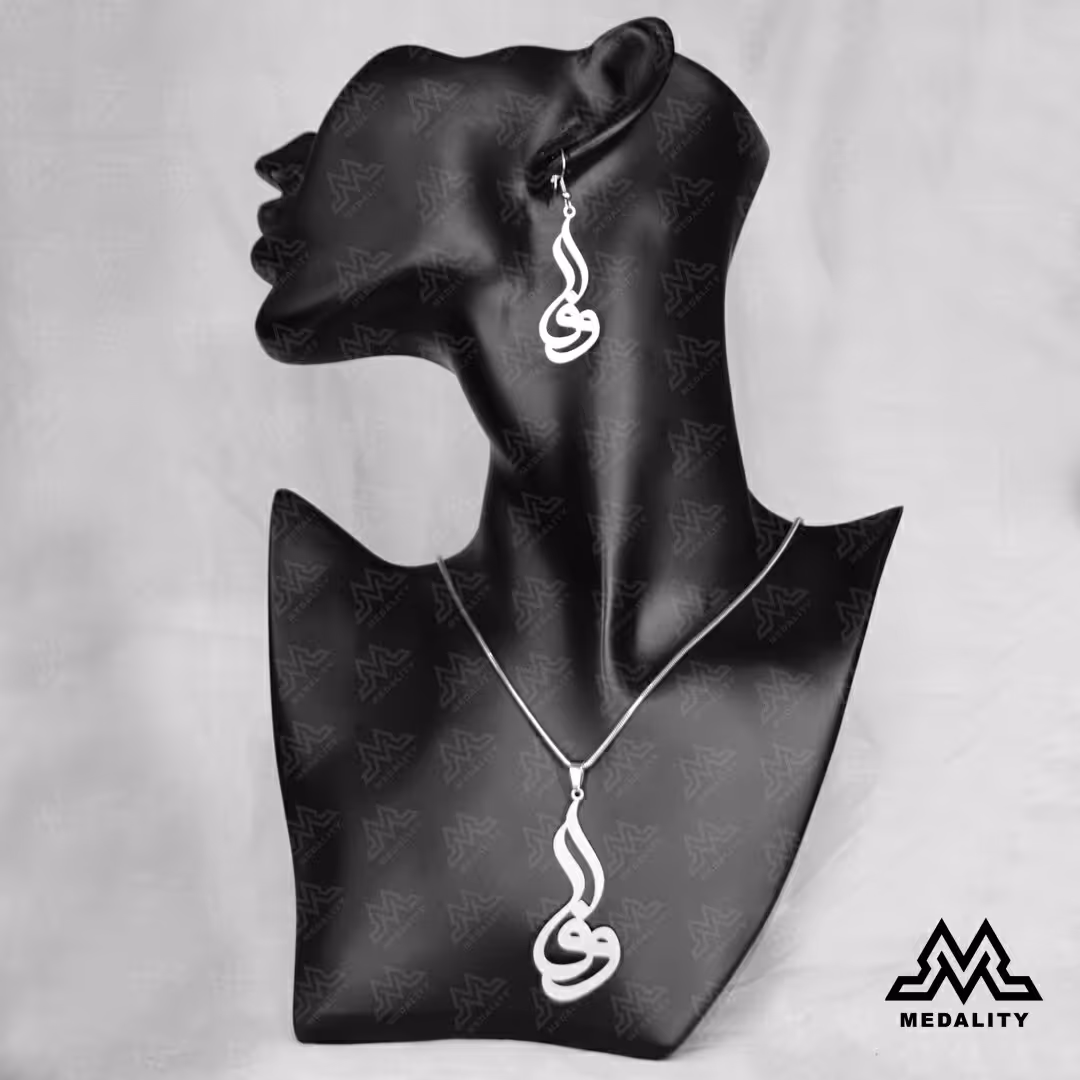 پلاک گردنبند و گوشواره اسم وفا جنس استیل مرغوب رنگ ثابت ضد حساسیت و کم وزن 