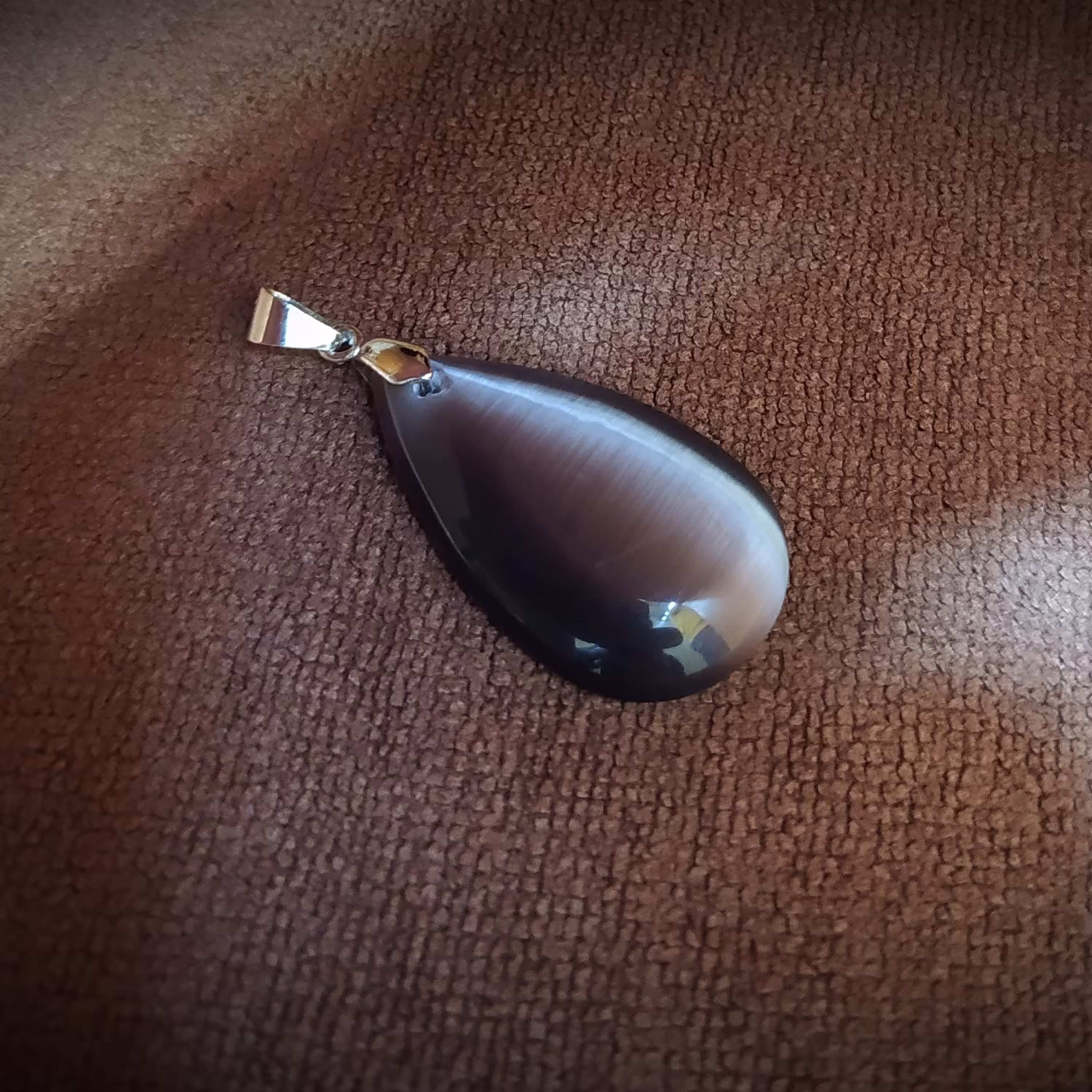 نگین سنگ چشم گربه دودی (عین الحر)