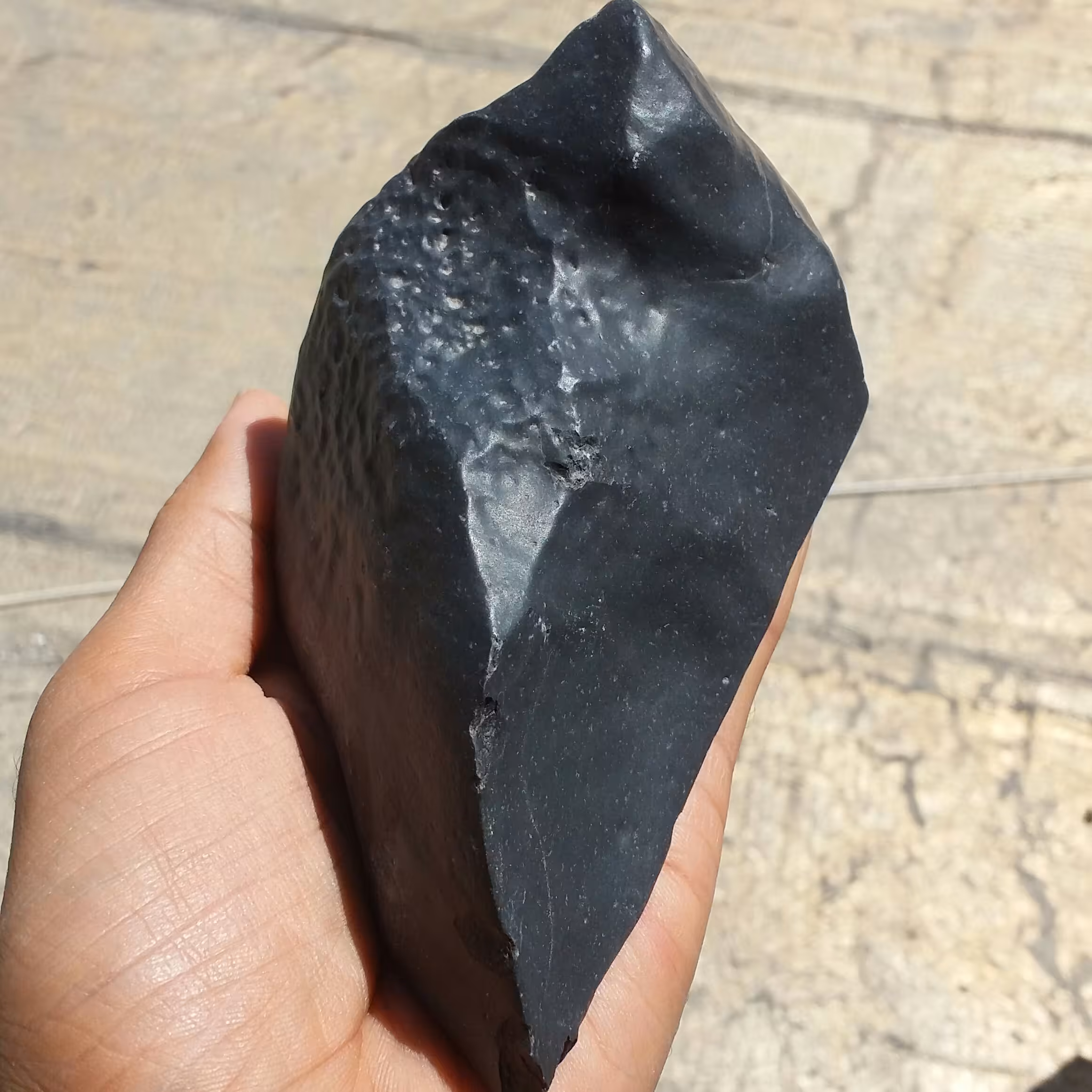 سنگ غولپیکر اونیکس ساب خورده معدنی 100 در 100 طبیعی کیفیت درجه یک شاهکار خلقت با قابلیت ساخت چندین نگین خاص
کد 9761