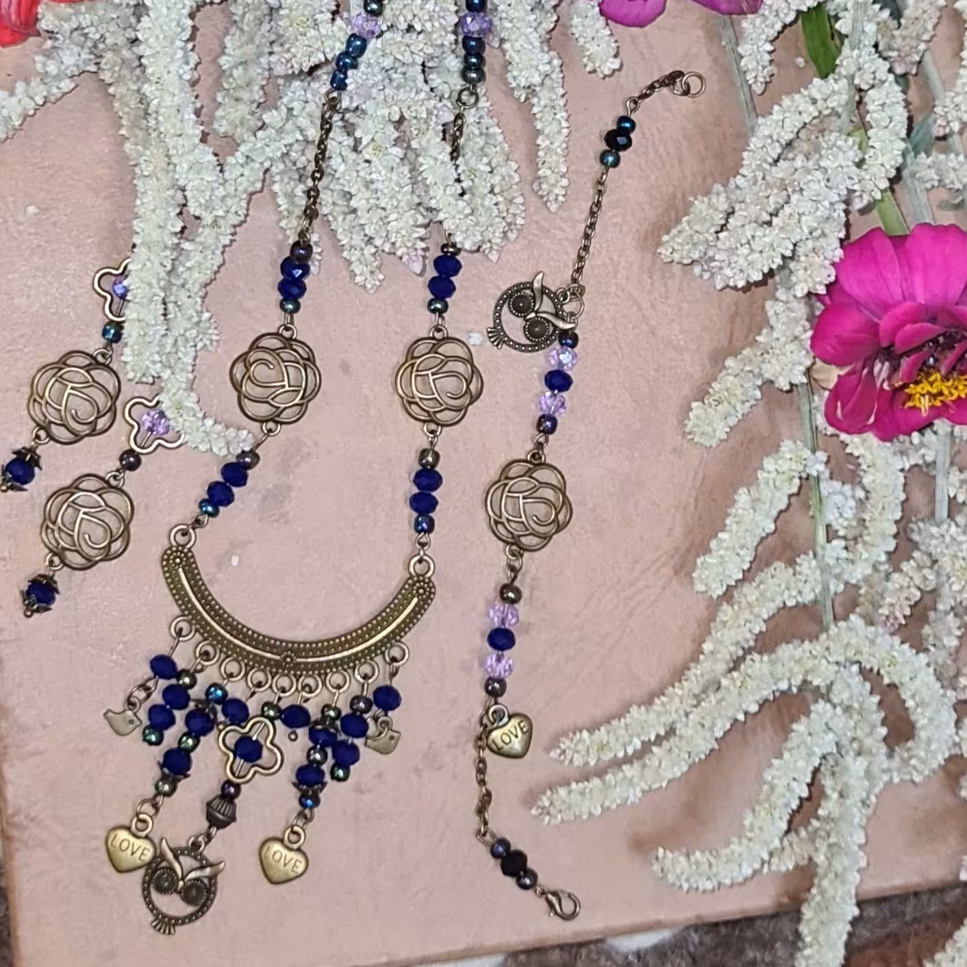 گردنبند،دستبند وگوشواره،نیم ست  برنزی  زیبا وجذاب ،قابل سفارش در رنگبندی وطرح دلخواه شما 