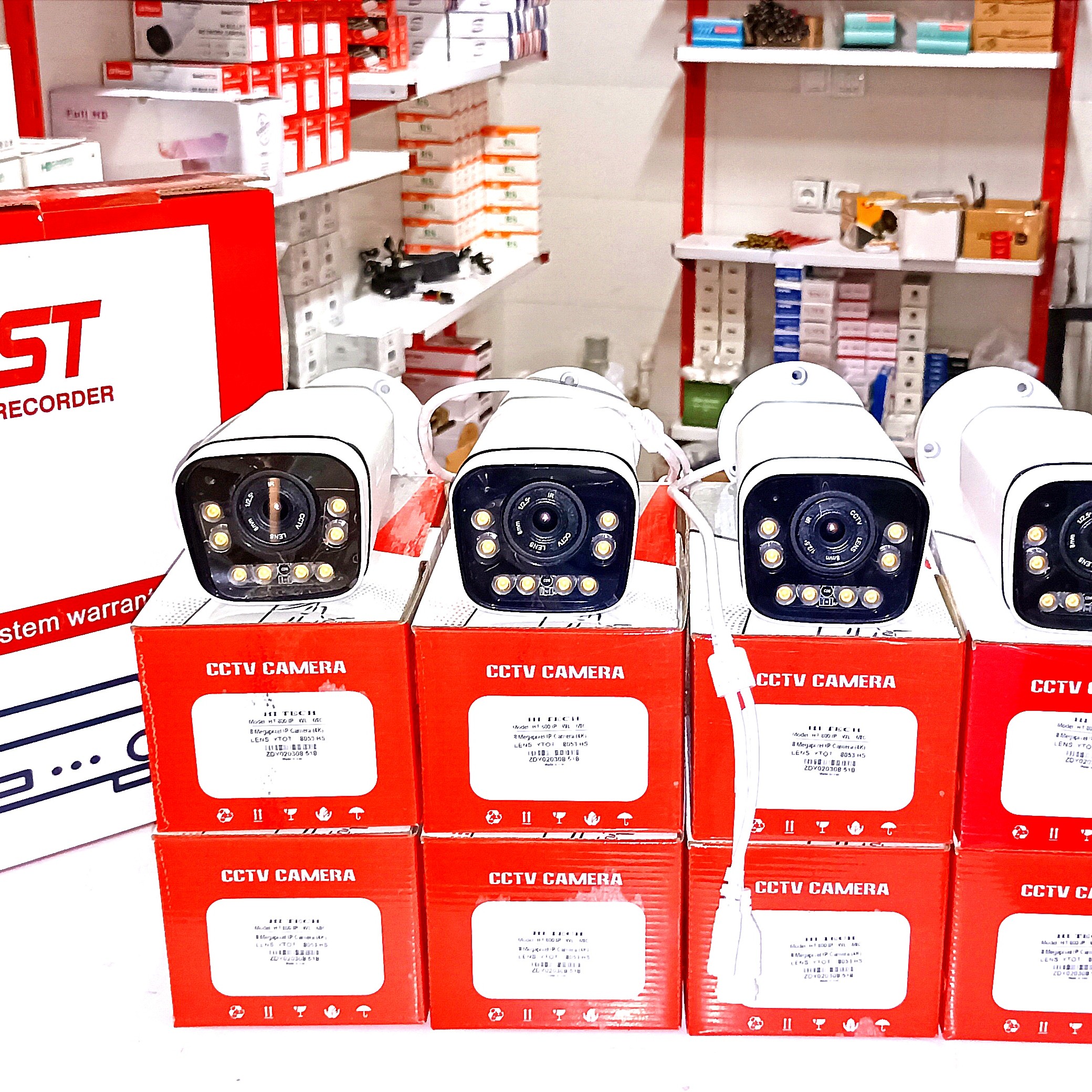 پکیج کامل دوربین مداربسته 8 دوربین 8MP IP (4K) میکروفون دار دید در شب رنگی