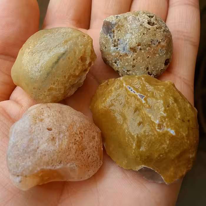 مجموعه 4 عددی سنگ راف خام عقیق توپی نقلی برش نخورده صد در 100 طبیعی سرشاار از خواص شاهکارر خلقت
با قابلیت ساخت چند نگین 