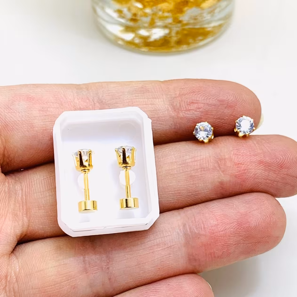 گوشواره میخی تک نگین مخراج کاری شده