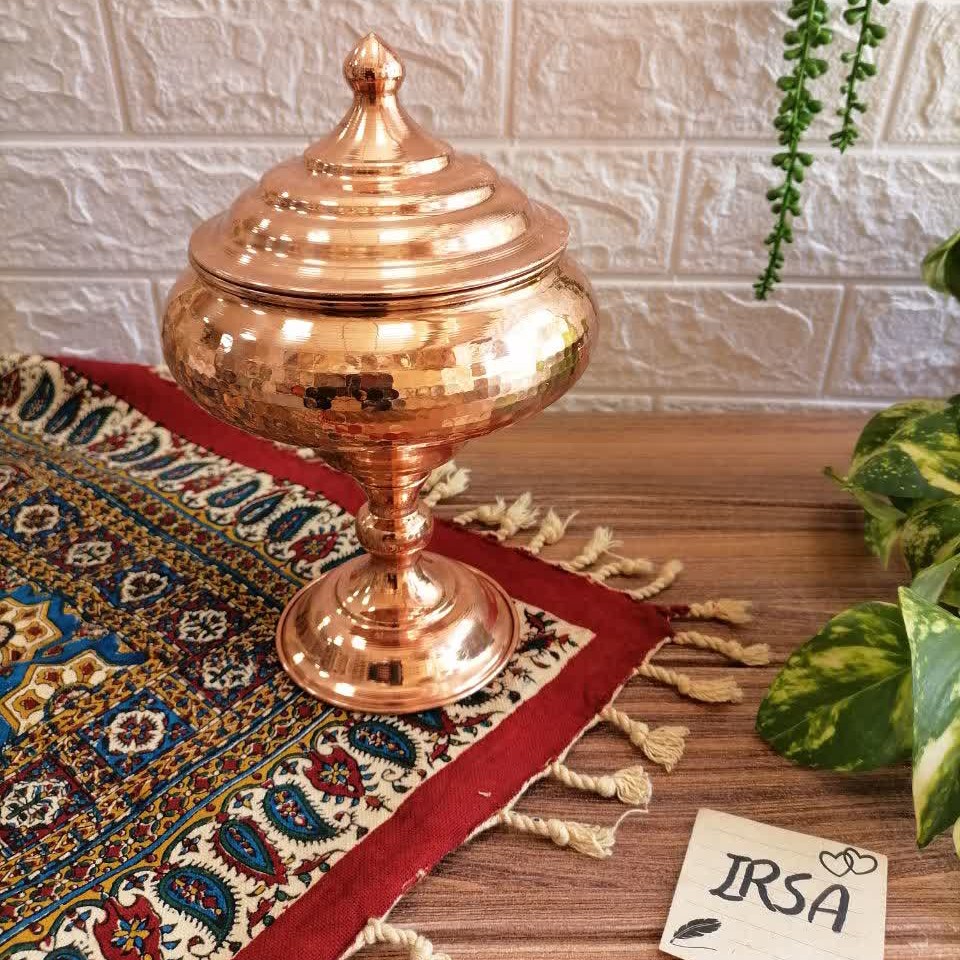 شکلات خوری درب دار سفینه پایه دار مسی