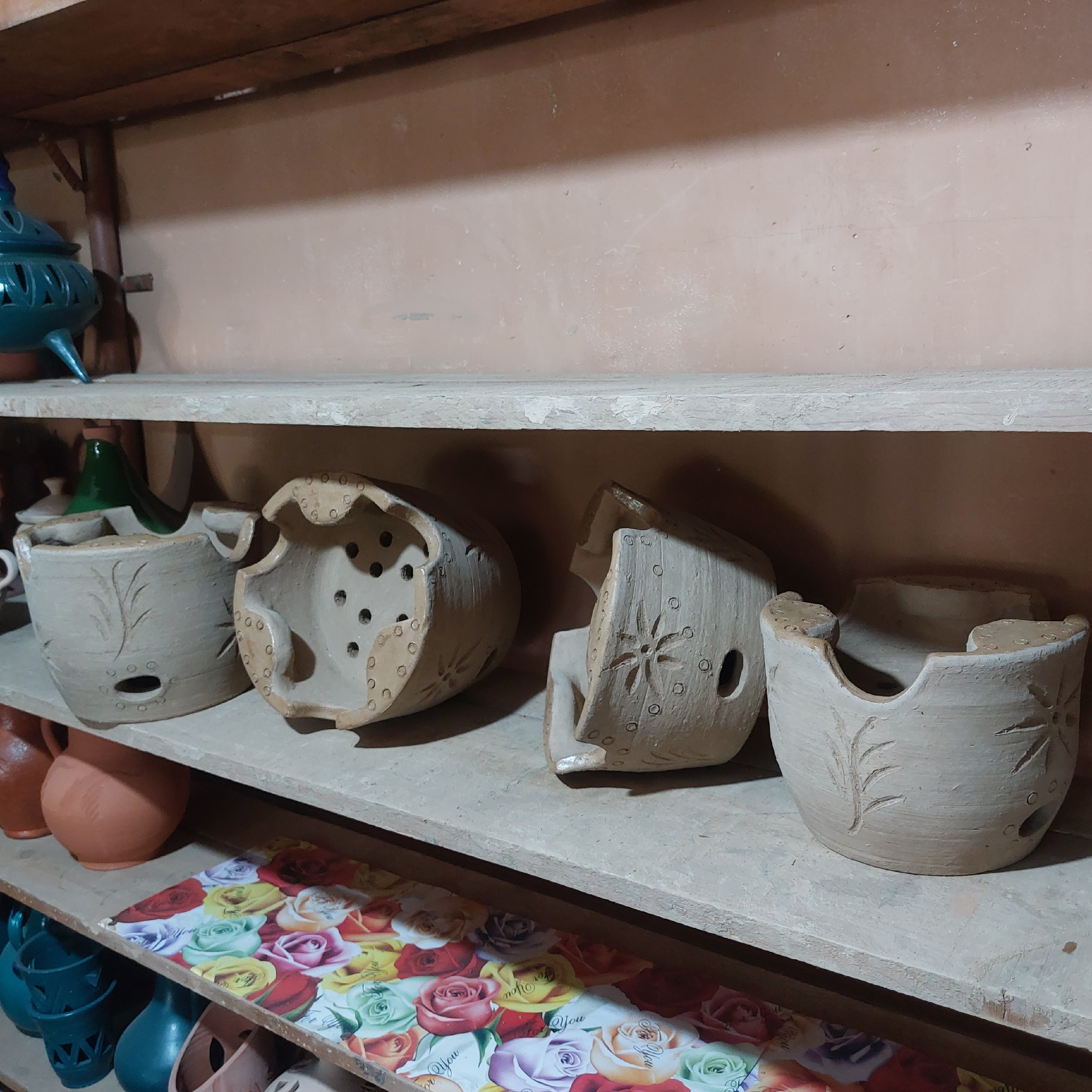 کوره های سفالی  مناسب برای پخت و پز دارای محفظه ی خاکستر ذغال سایز کوچک