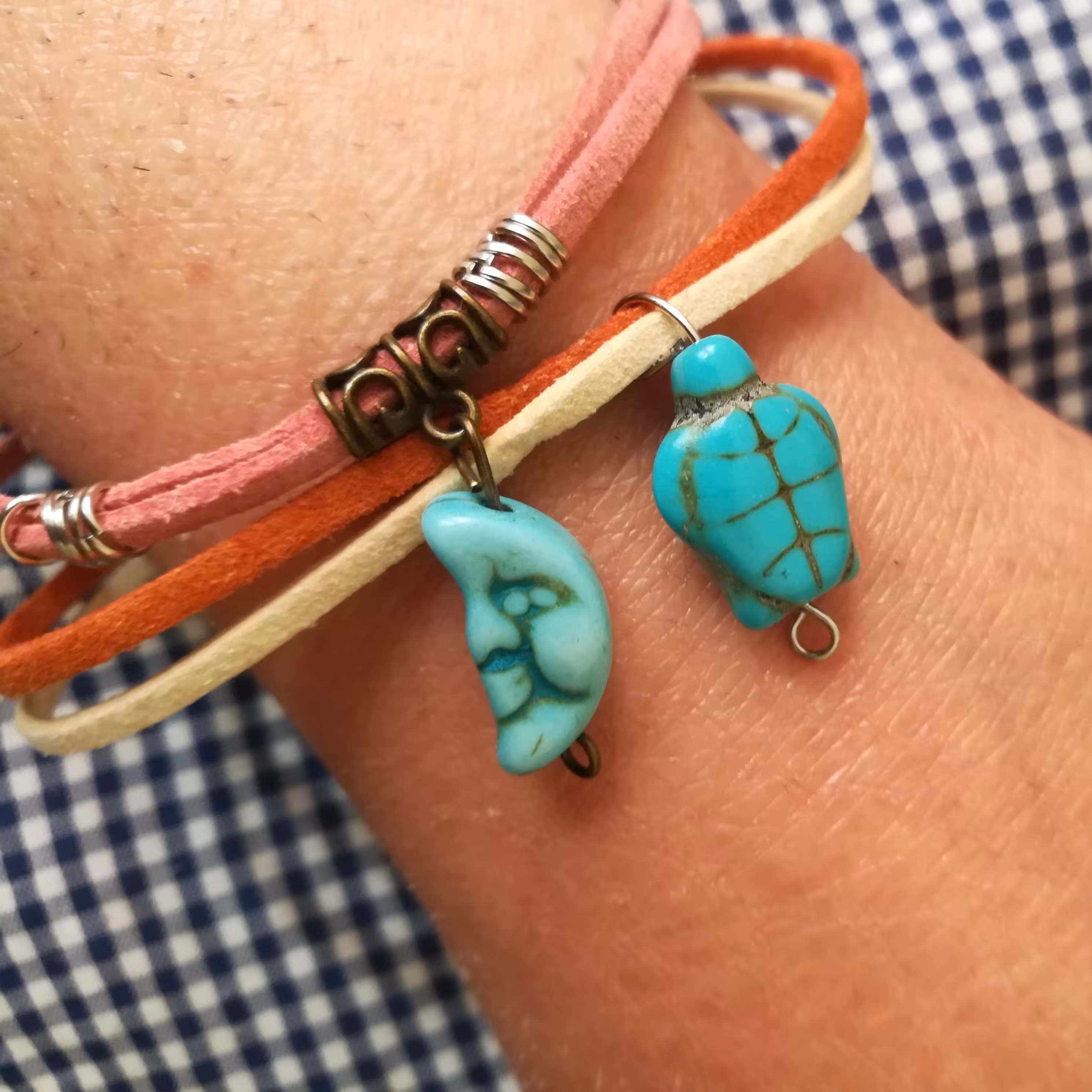 دستبند سنگ ماه و لاکپشت با بند چرمی