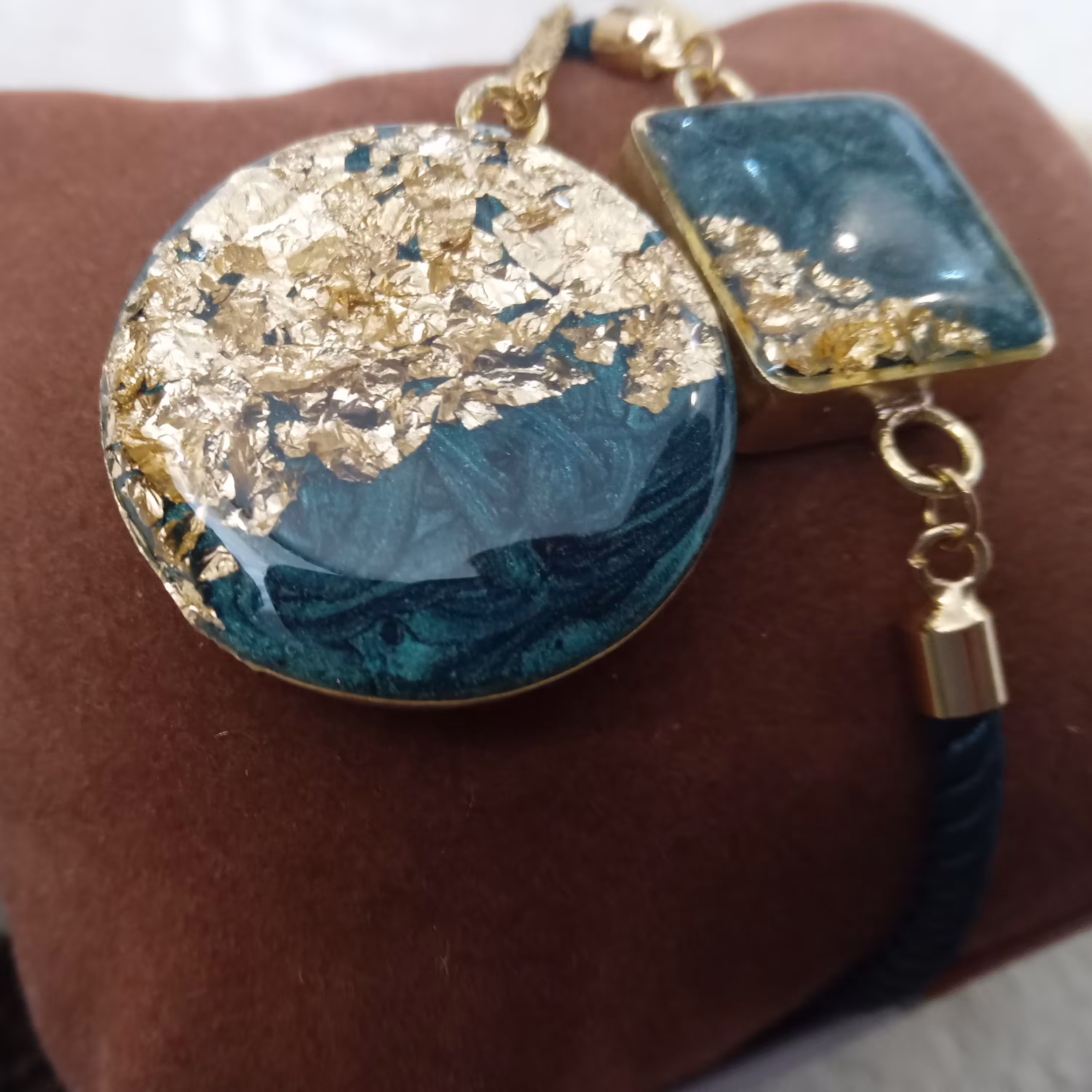 تولید زیور آلات و تمامی محصولات رزینی 