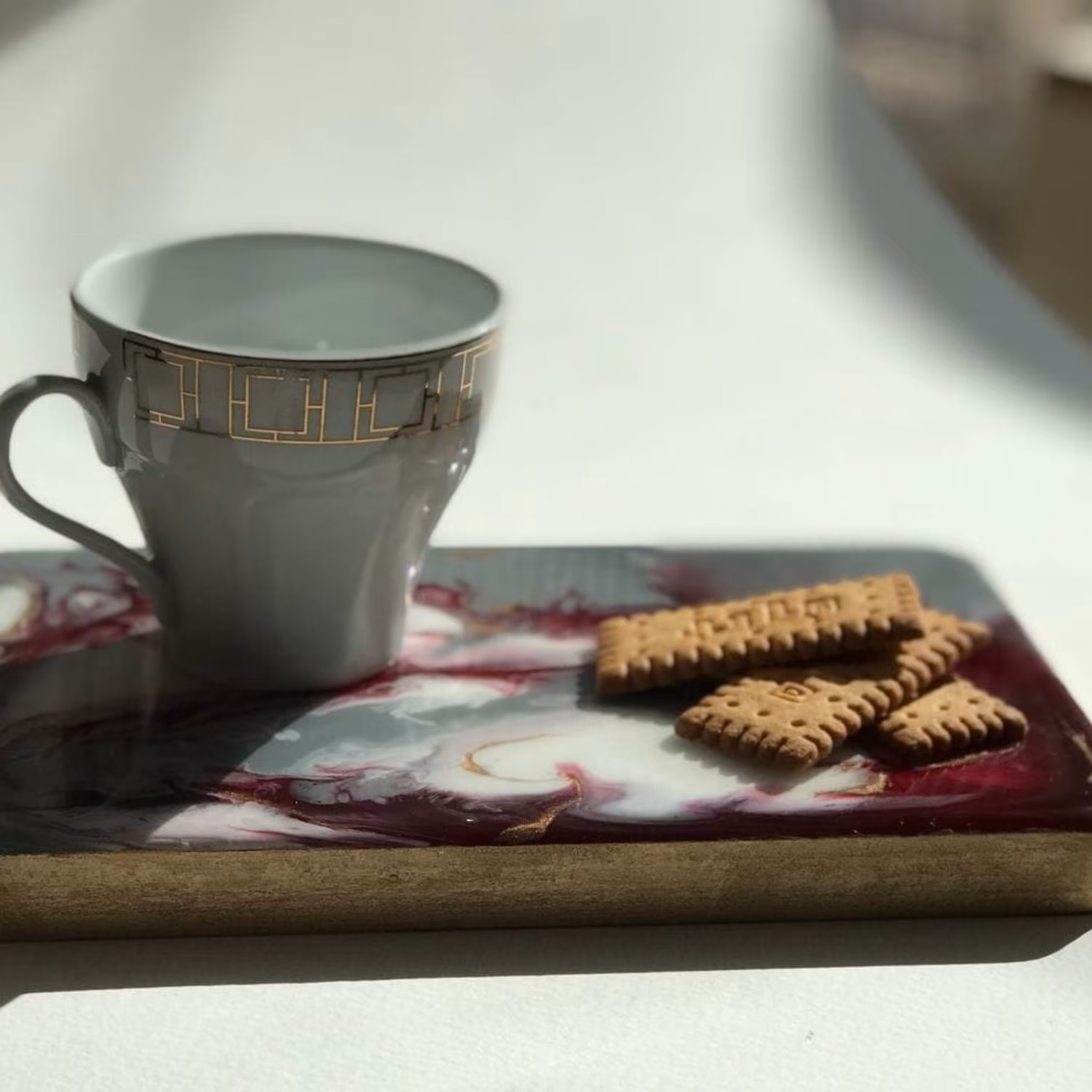 استند آرایشی وپذیرایی رزینی طرح ابروباد 23در13