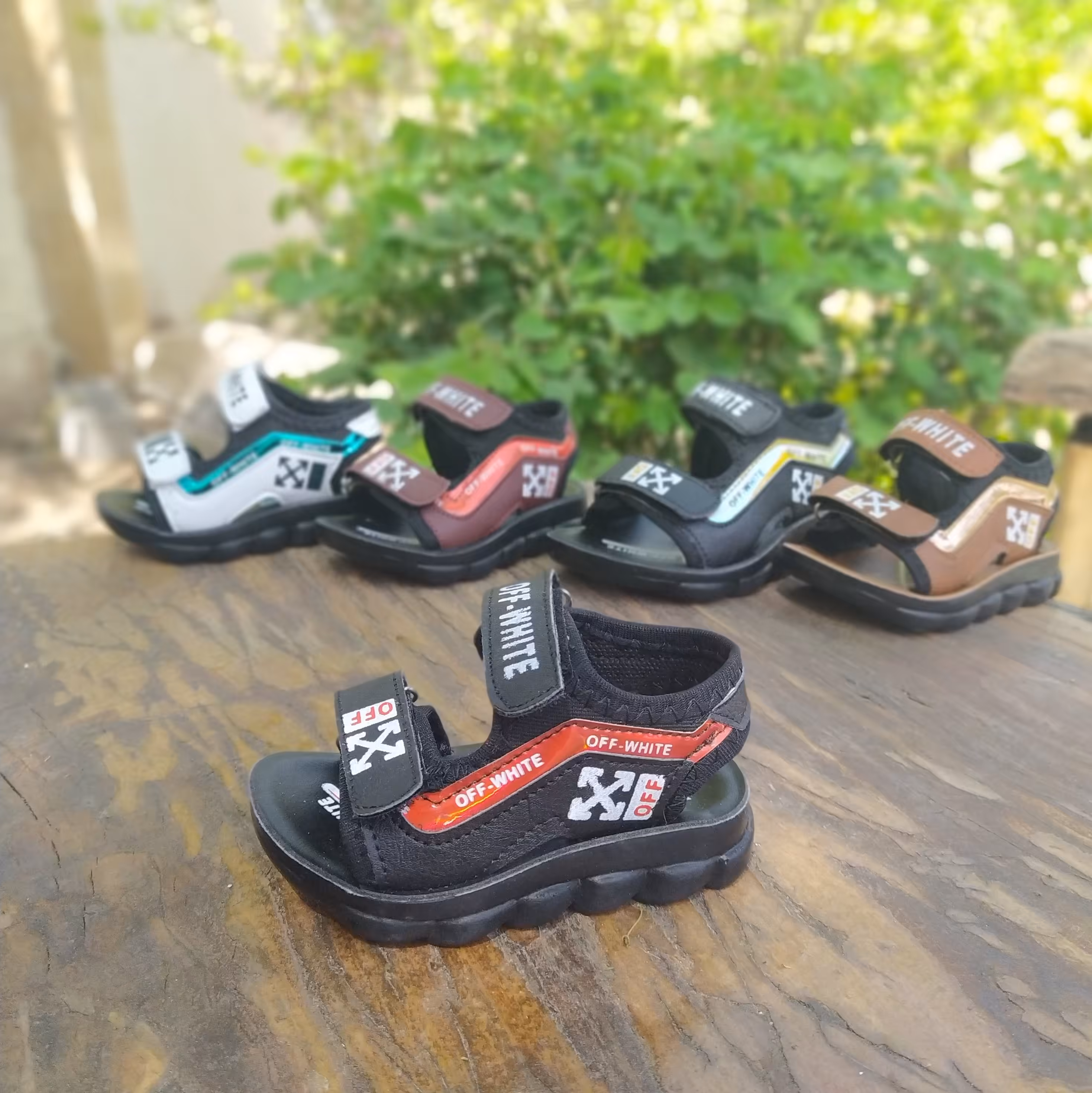 صندل اسپرت پسرانه آف وایت زیره پیو سبک و قابل انعطاف ضد لغزش