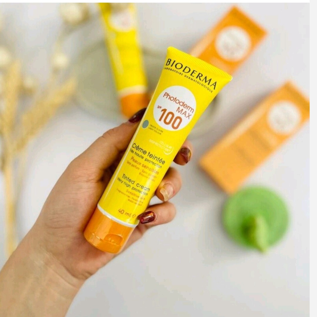 ضد آفتاب رنگ طبیعی فتودرم مکس بیودرما spf100دارای رنگ کاملا طبیعیحجم پوشش دهی بالابافت سبکماندگاری 24ساعته