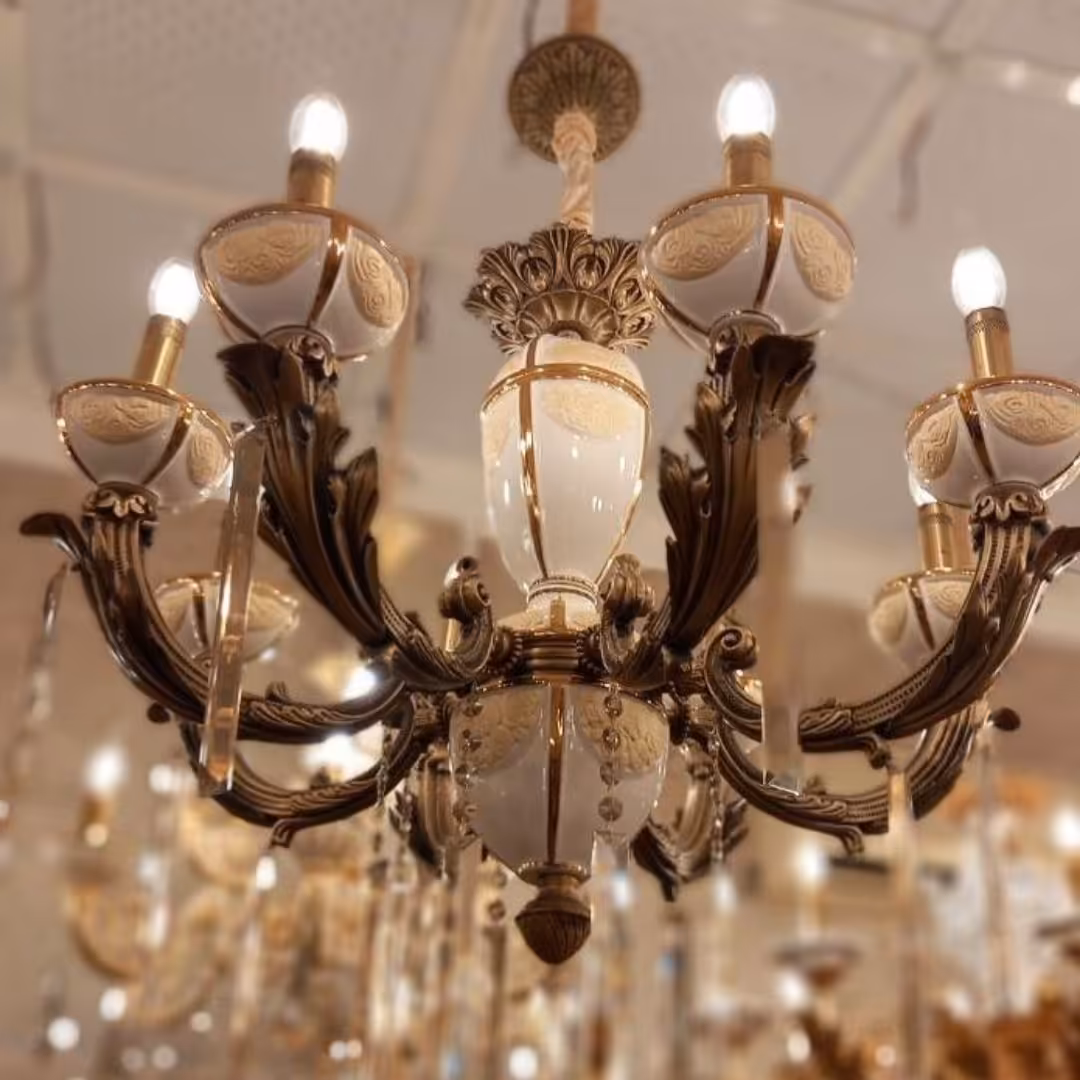 لوستر برنجی آنتیک زیتونی 8 شاخه  با سرامیک درجه یک .