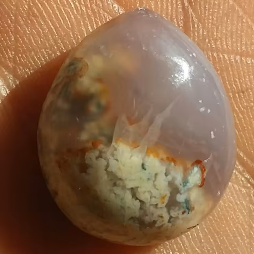 نگین شجر شکوفه 7رنگ زمینه سوسنی تراش فانتزی دامله پولیش ایینه ای نگینی بی نظیر و بسیار زیبا
صد در صد طبیعی شاهکار خلقت