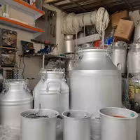 بیدون دیگ 200 لیتری چهار چفت  تقطیر گلابگیر عرقگیر  همراه شلنگ سیلیکون 