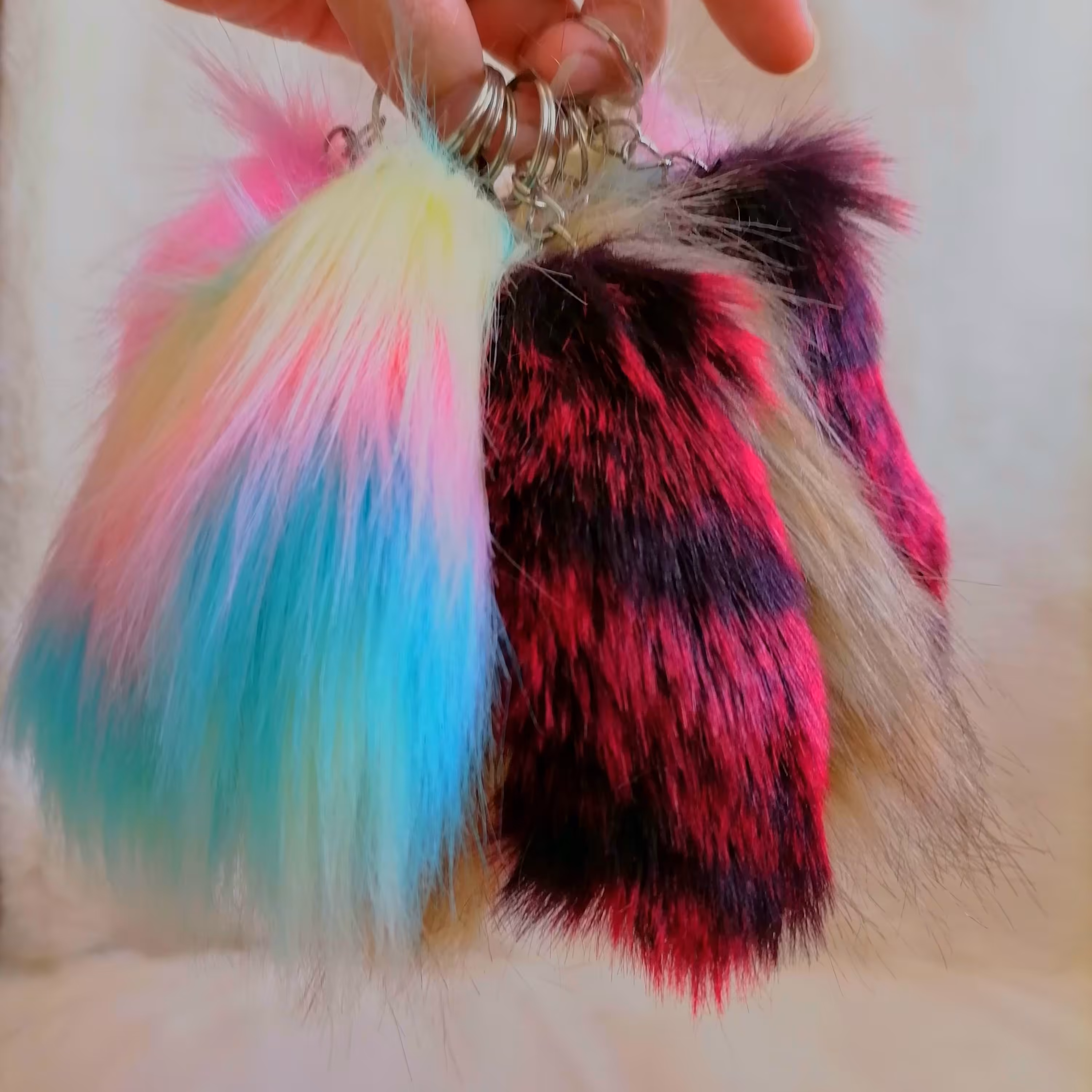 آویز دم روباه با خز خارجی آویز کیف ،   آویز ماشین ، جاکلیدی    قیمت عمده فرق میکنه