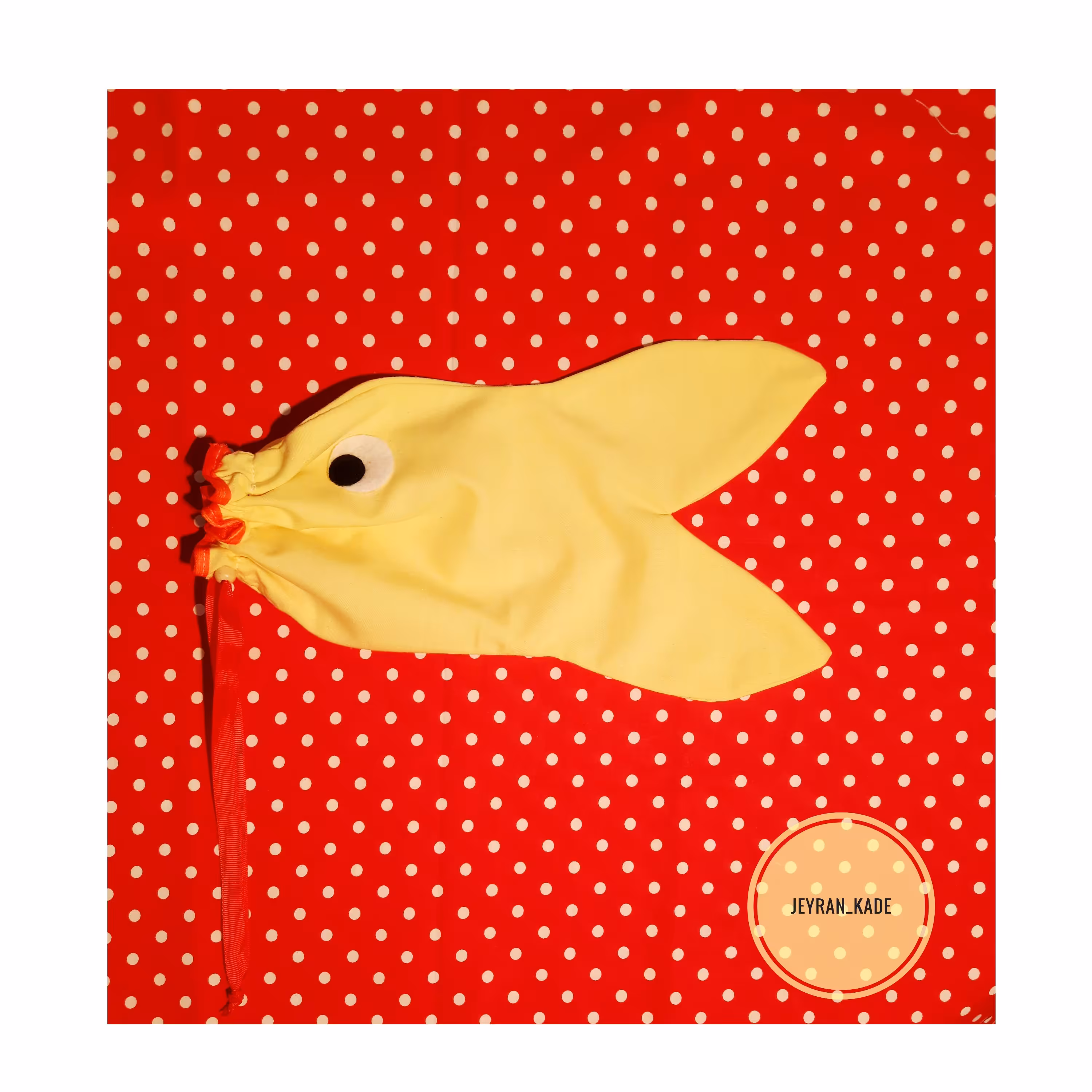 کیف ماهی زرد رنگ