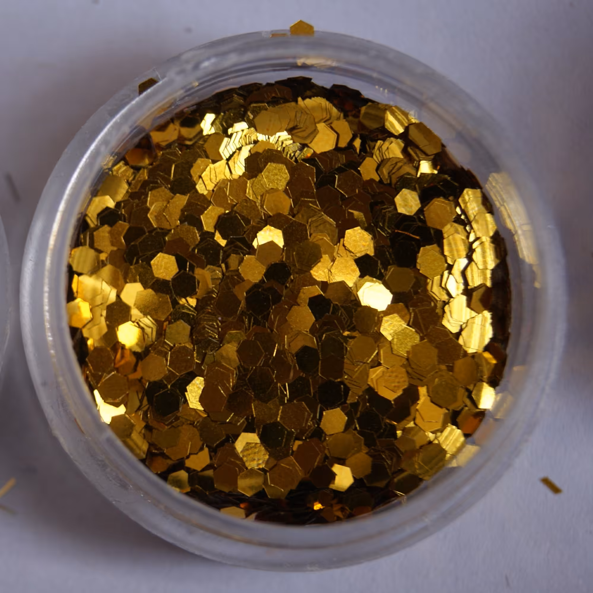 اکلیل درشت رنگ طلایی طرح چندضلعی