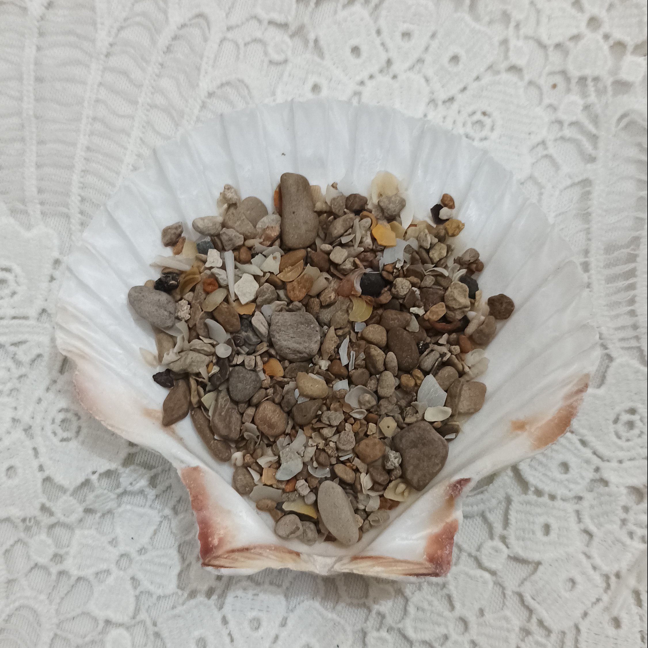 100گرم ماسه درشت یا سنگریزه ساحلی مناسب کارهای هنری ،تابلو ، شمع و رزین 