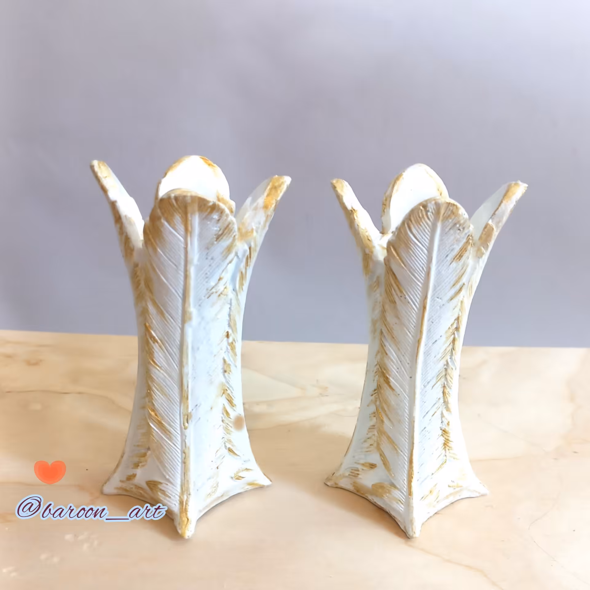 جاشمعی پلی استر مدل پَر سفید طلایی 15 سانتی