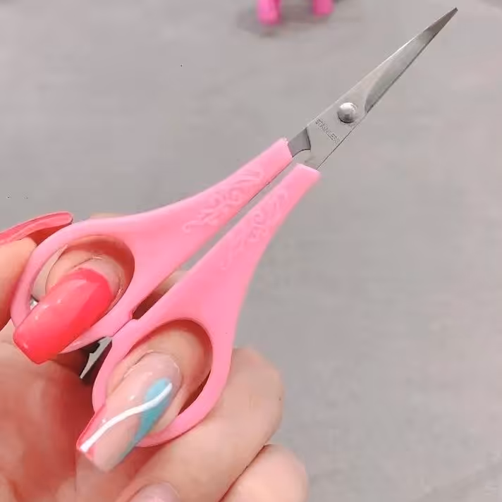 قیچی ابرو سر کج وسرراست مخصوص کوتاه کردن ابرو وسایل وگرفتن ناخن بسیا ر تیز