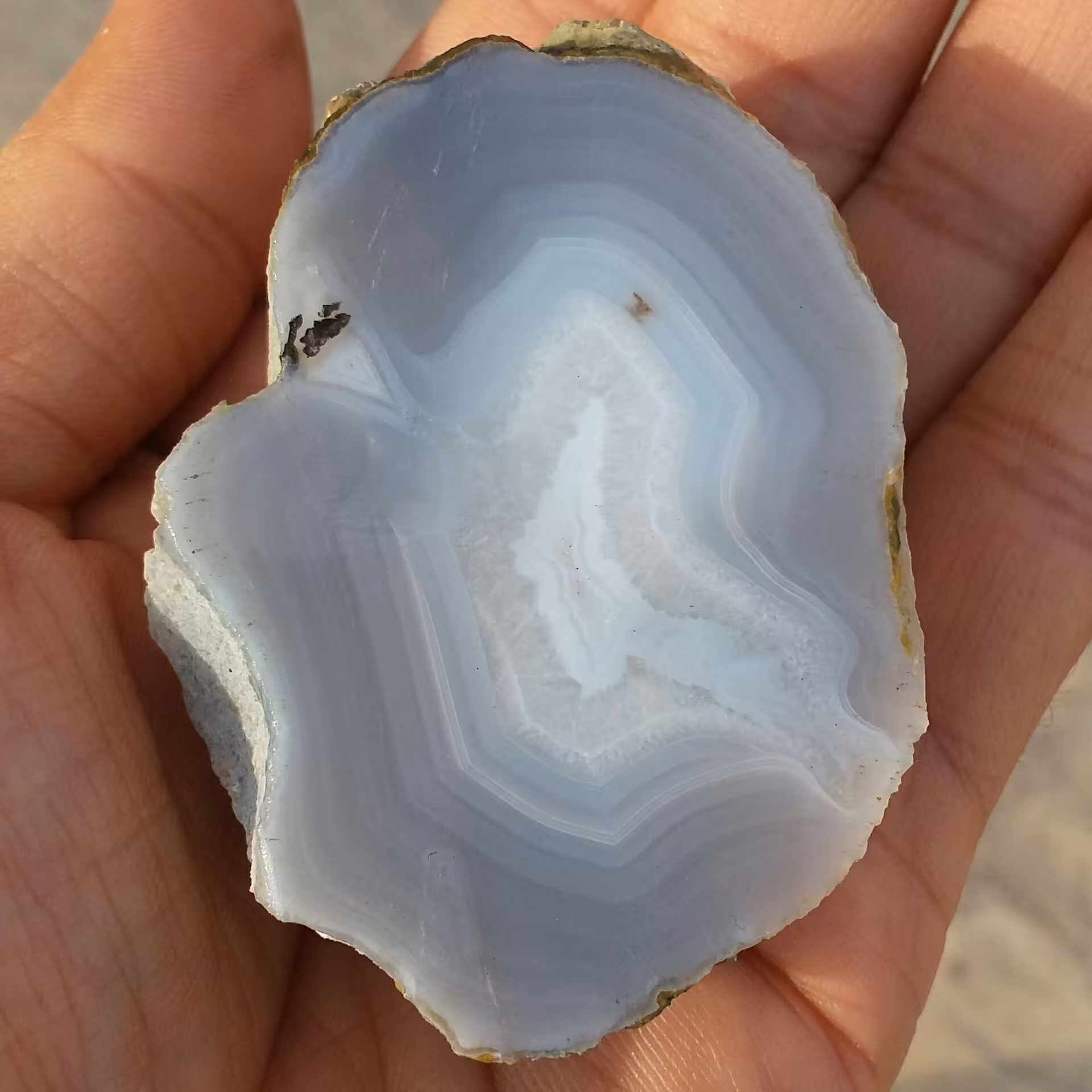 اسلایس سنگ راف عقیق سلیمانی سه بعدی خارق العاده بسیار دیدنی شاهکار خلقت کاملا طبیعی
با قابلیت ساخت چند نگین دیدنی 