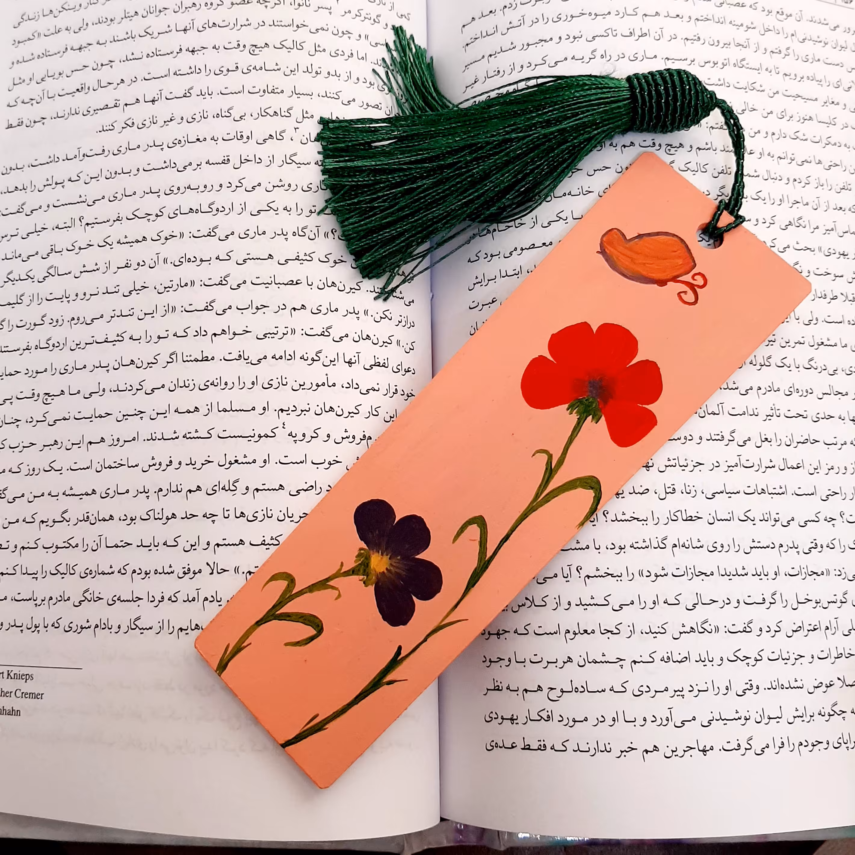 نشانگر قرآن و کتاب نقاشی شده رنگ کرم گلبهی